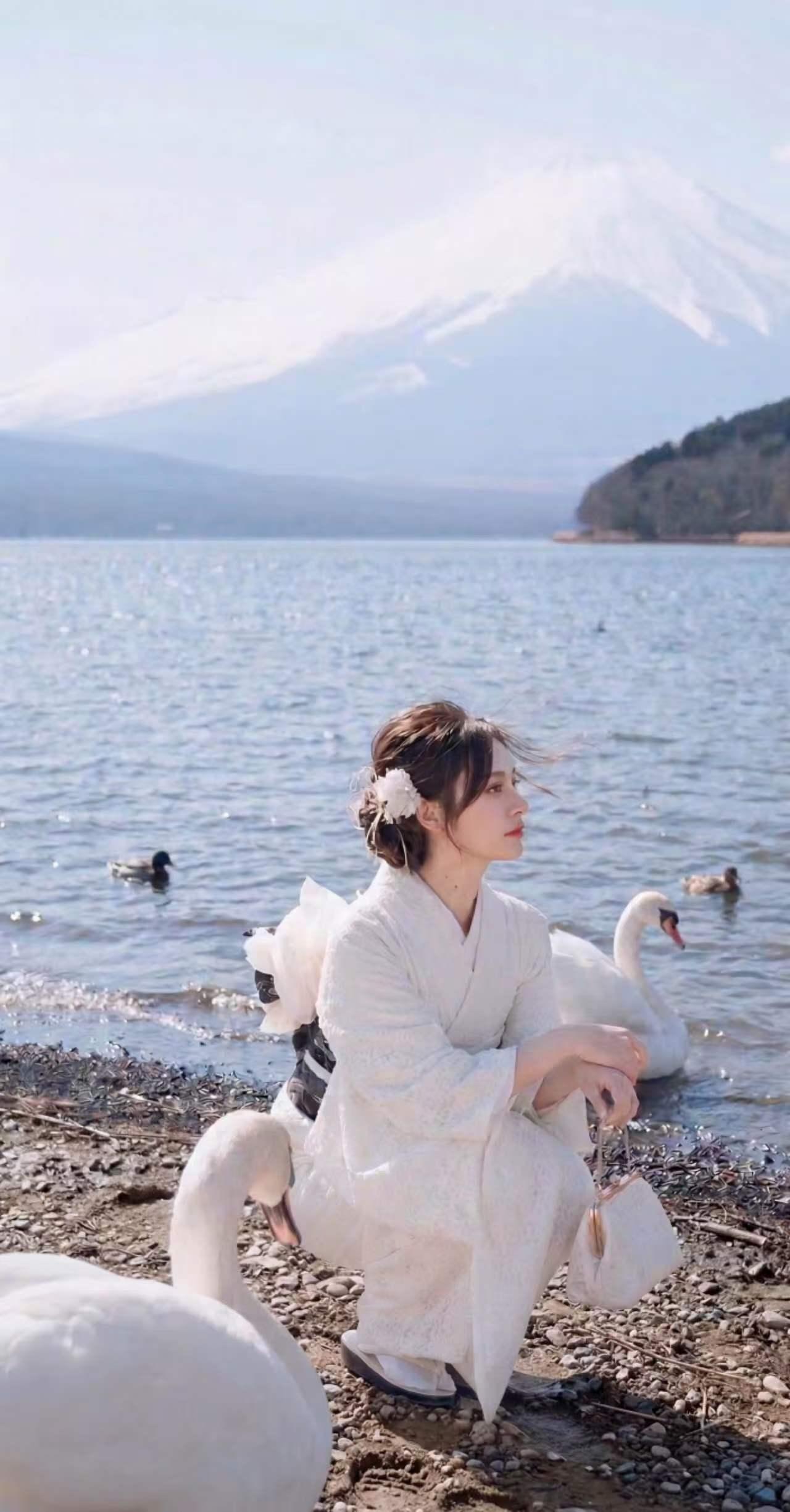 Kawaguchiko Kimono Experience & Private Mt. Fuji Photoshoot
