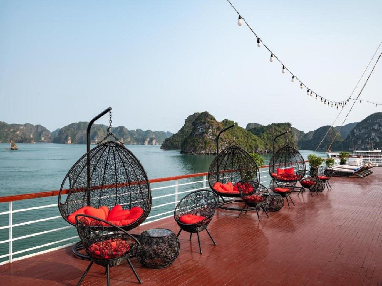 Ha Long & Lan Ha Bay 3-Day Cruise with Private Balcony