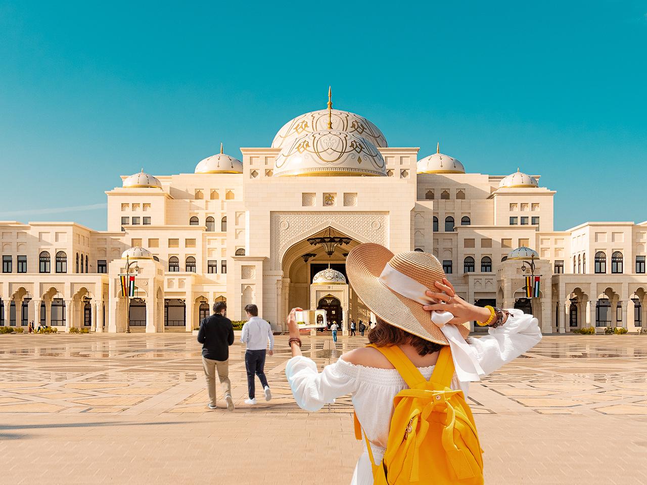 Abu Dhabi Day Trip: Sheikh Zayed Grand Mosque & Qasr Al Watan Palace