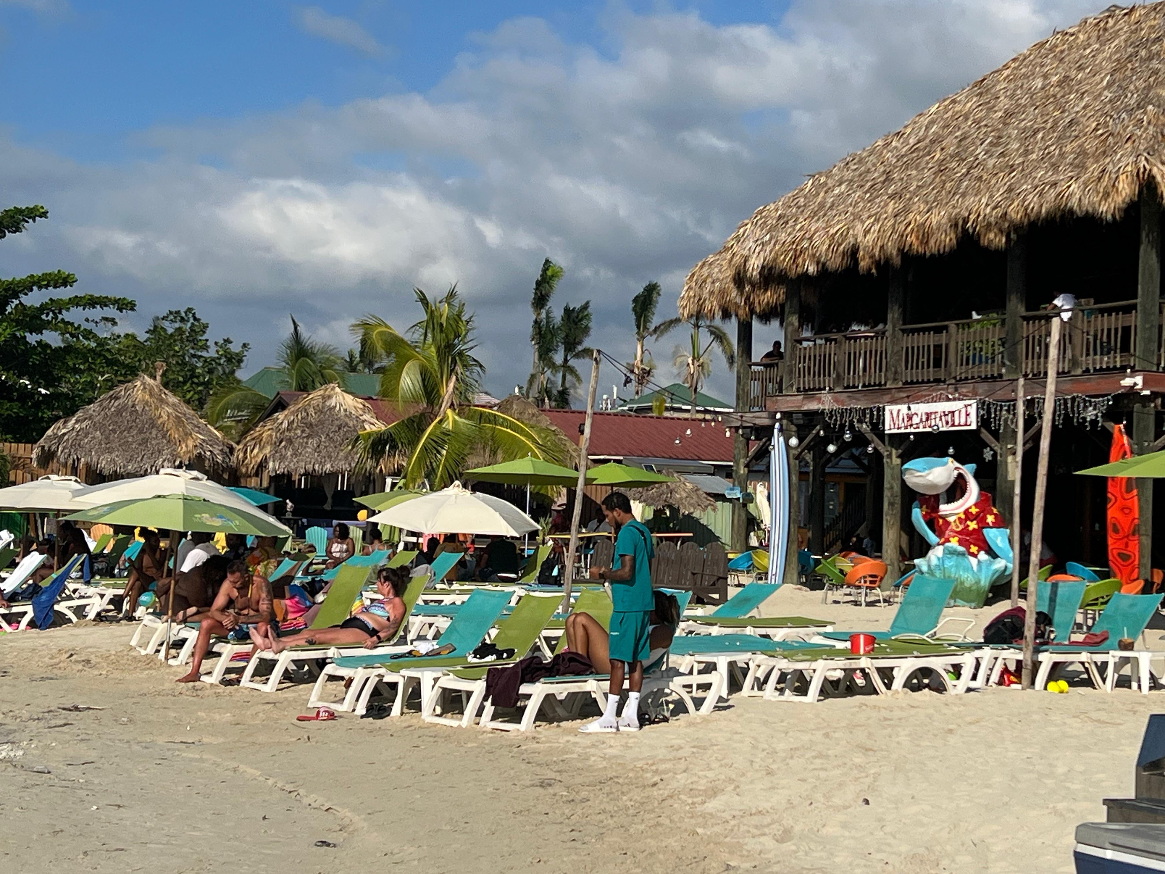 Negril Highlights: Seven Mile Beach & Rick’s Cafe Excursion