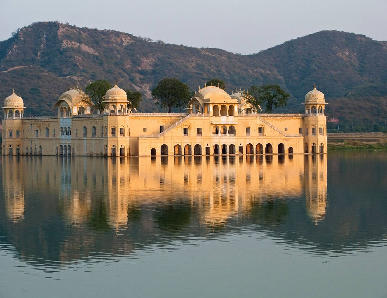 Jaipur Private Car & Driver – Flexible Hourly or Full-Day Hire
