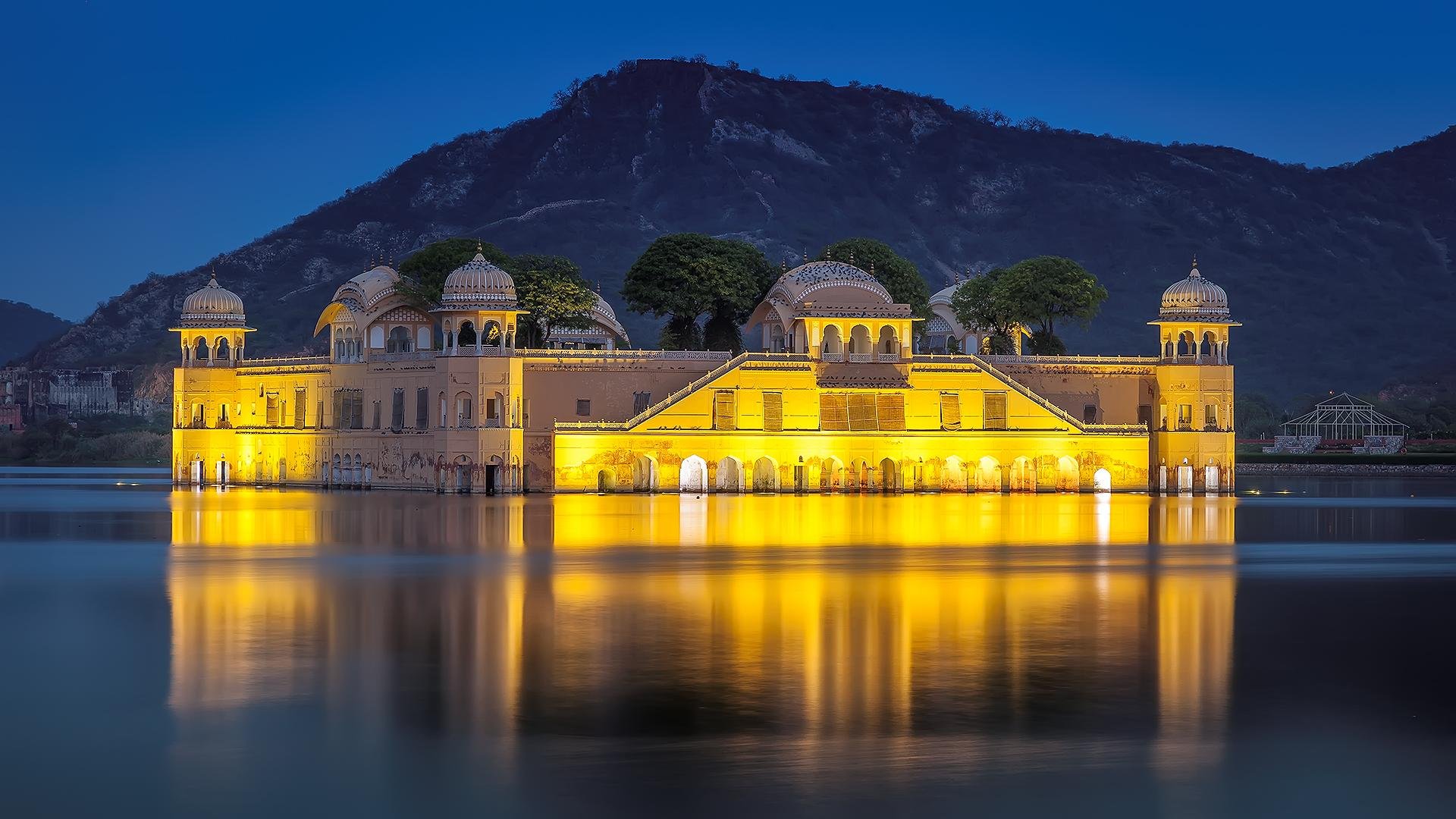 Jaipur Private Tour: Amber Fort, Panna Meena Stepwell & Jal Mahal