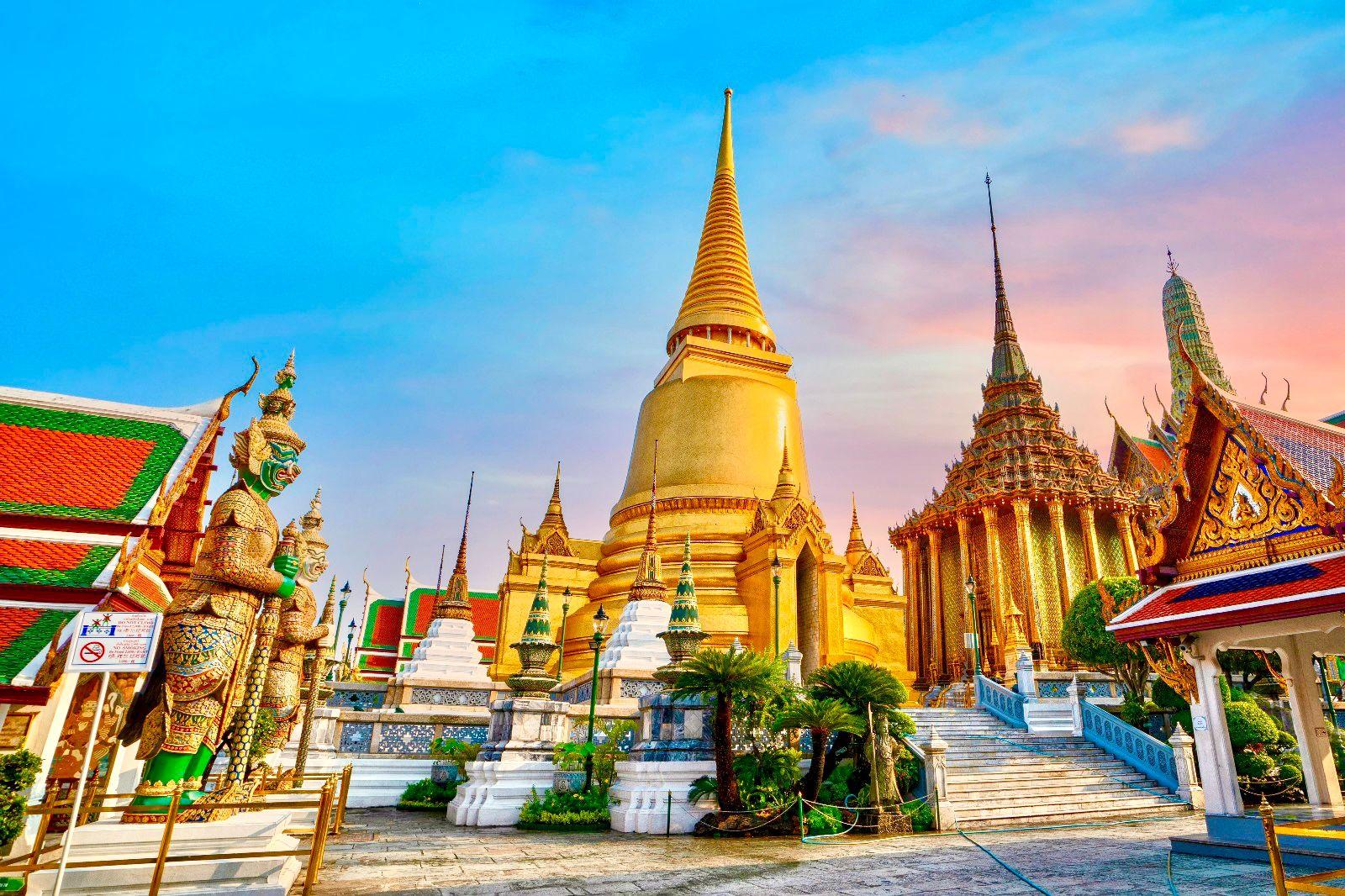 Grand Palace, Wat Pho & Chinatown Walking Tour