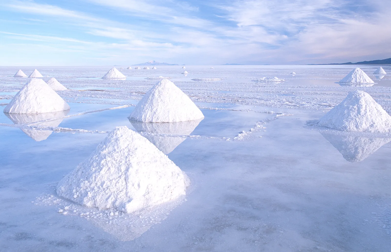 4-Day Uyuni Salt Flats to Atacama Desert Adventure