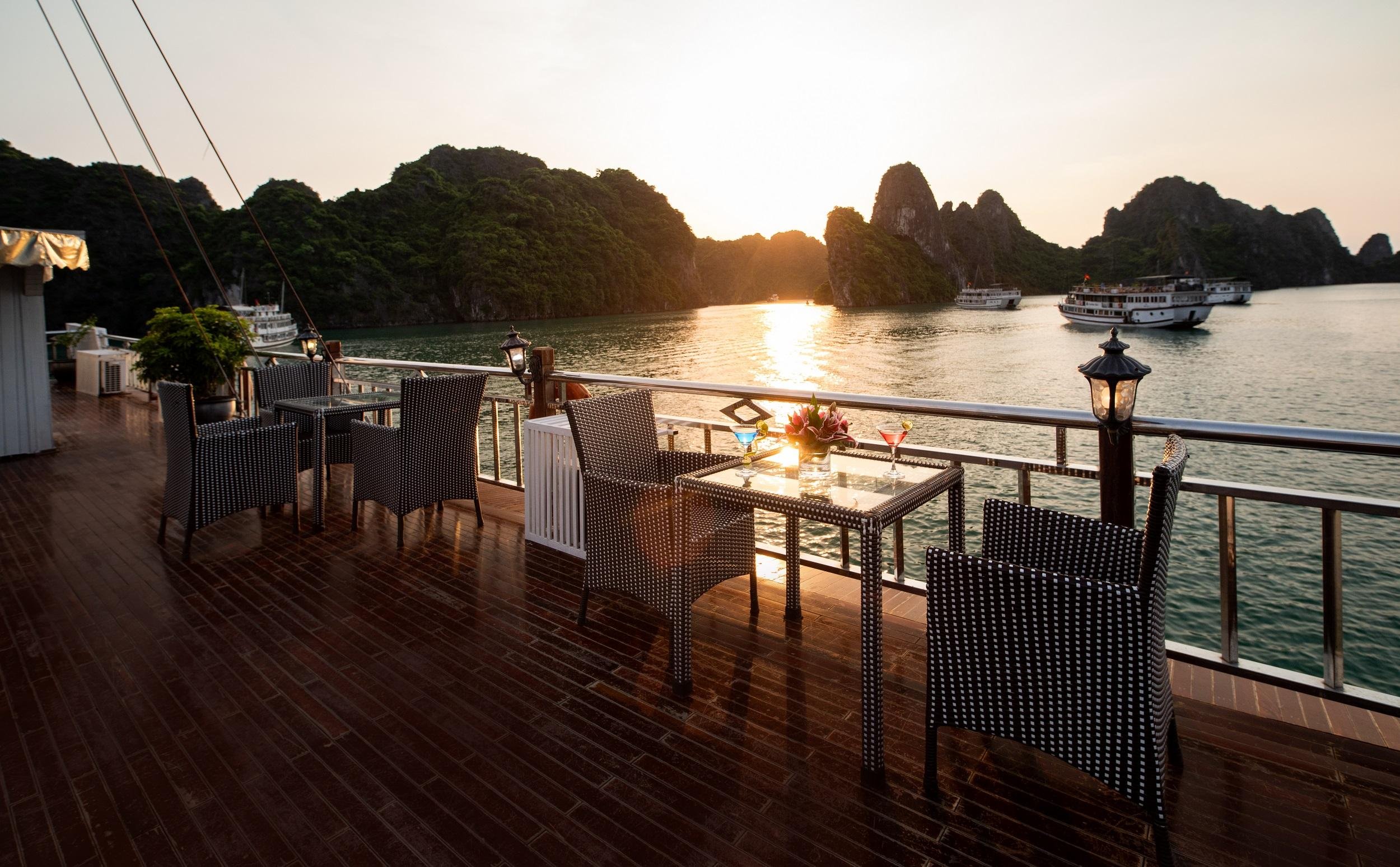 Hanoi: 3-Day Ha Long & Bai Tu Long Bay Cruise