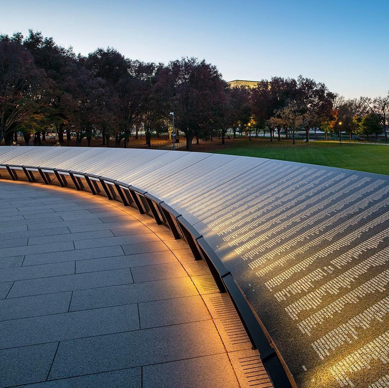 DC Sunset Monuments & Memorials Walking Tour
