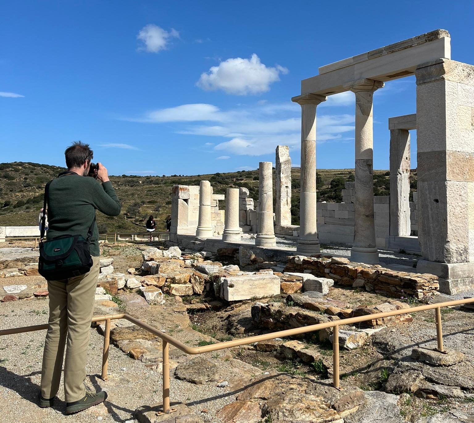 Naxos: Highlights Bus Tour with Free Time for Lunch and Swim
