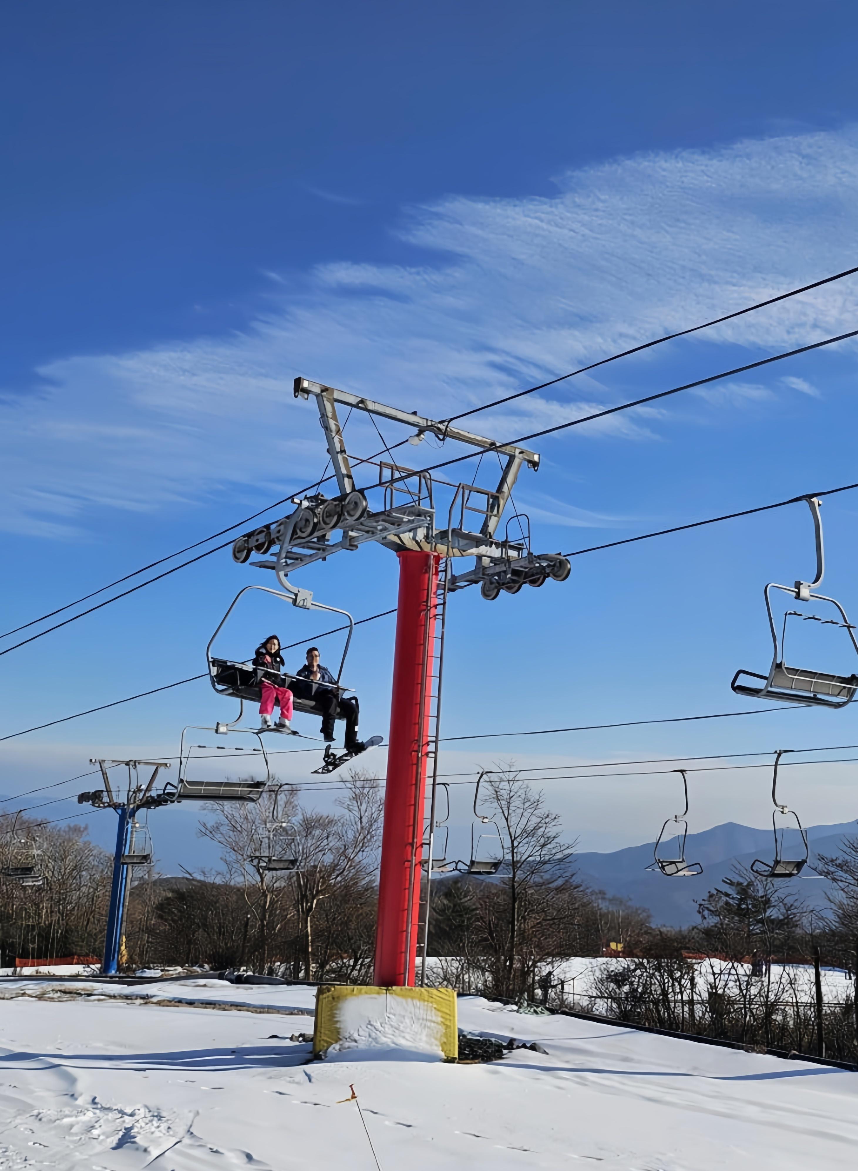 Mount Fuji Snow Day: Skiing & Winter Fun at Yeti Resort from Tokyo