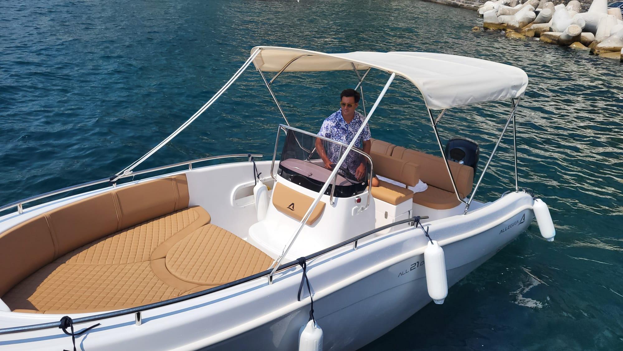 Sorrento to Amalfi Coast: Full-Day Private Boat Tour