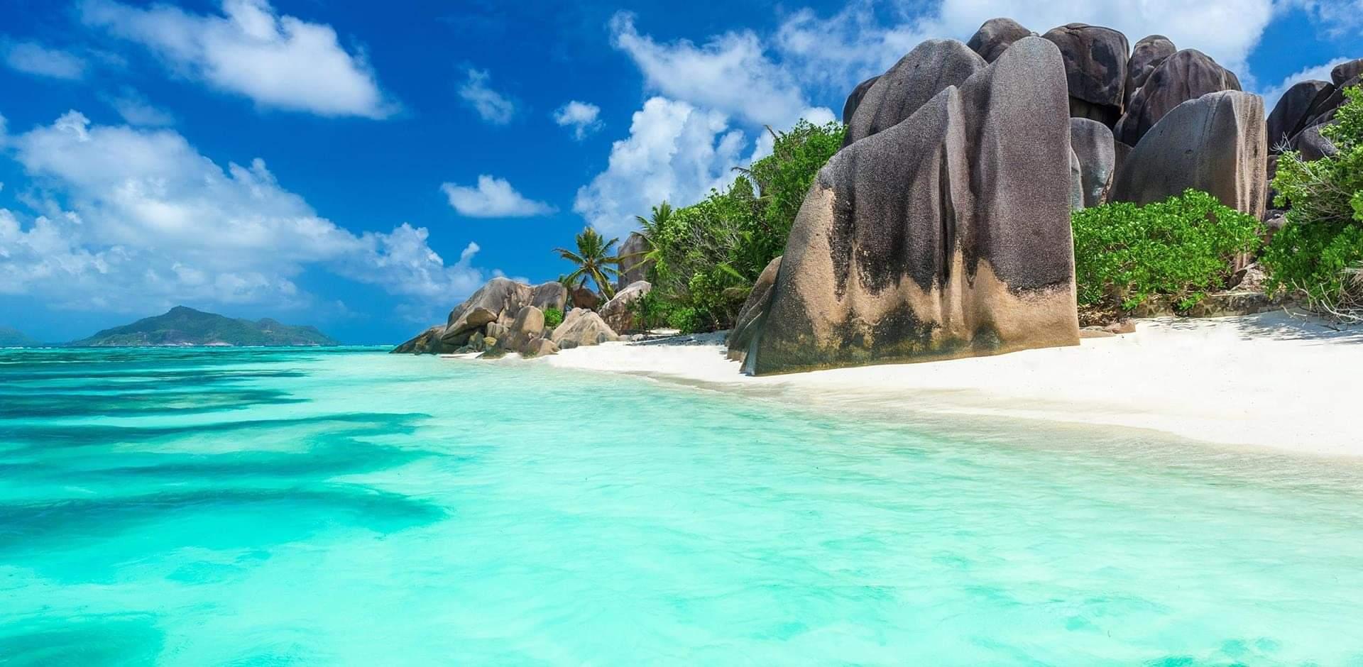 Private Luxury Boat Charter – Full-Day Praslin Island Hopping