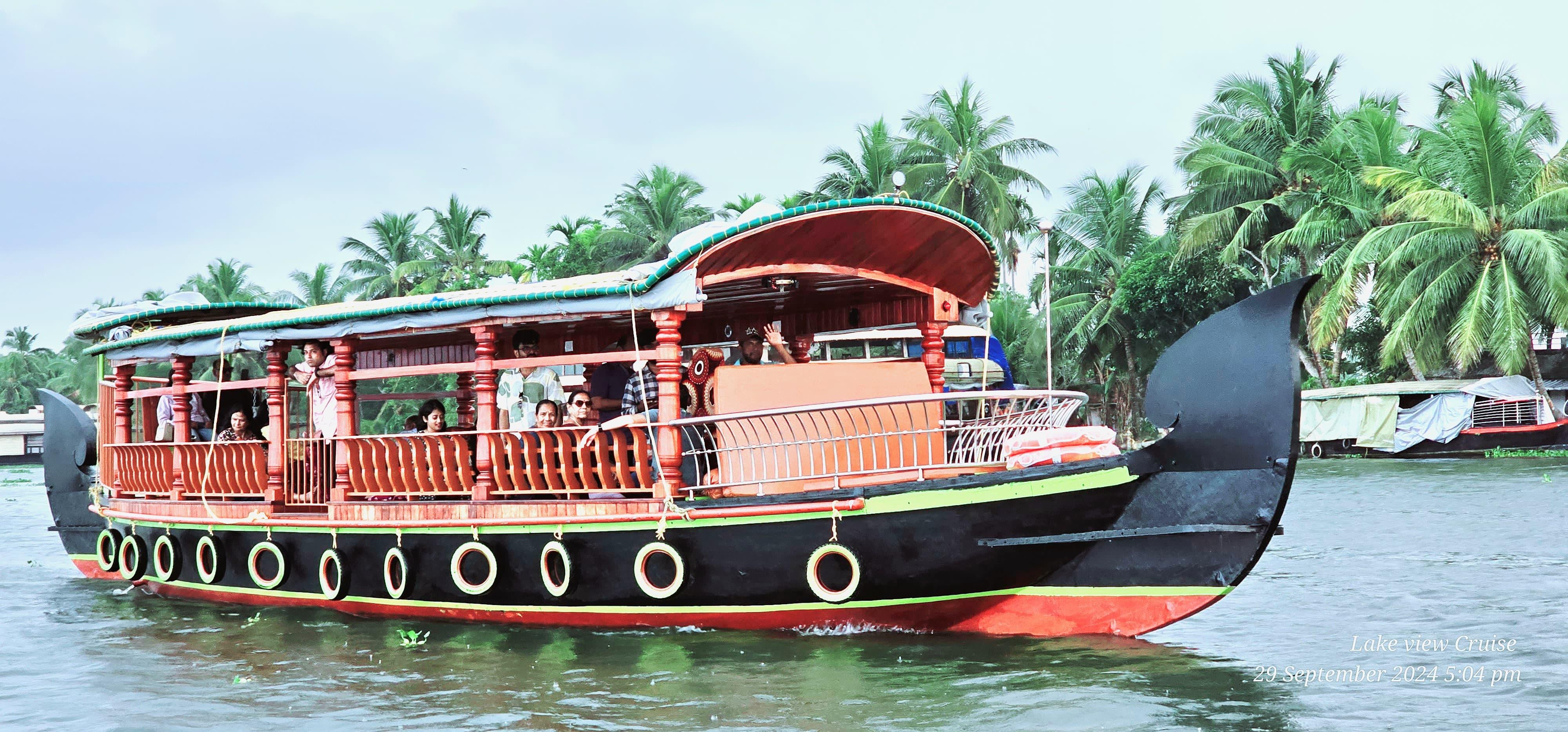 Alleppey Backwaters: Kayak, Shikkara, and Traditional Lunch