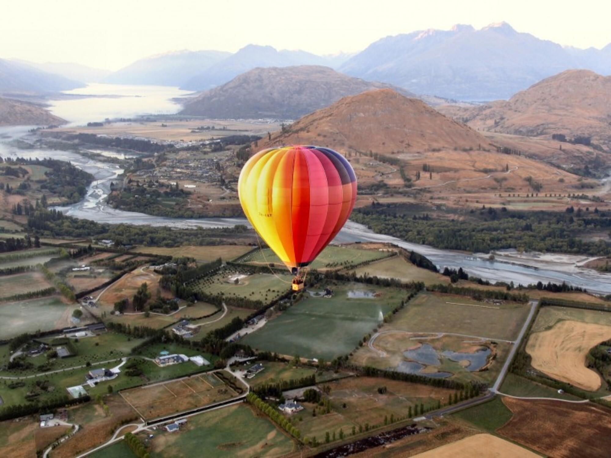 Queenstown Hot Air Balloon Flight with Champagne Breakfast