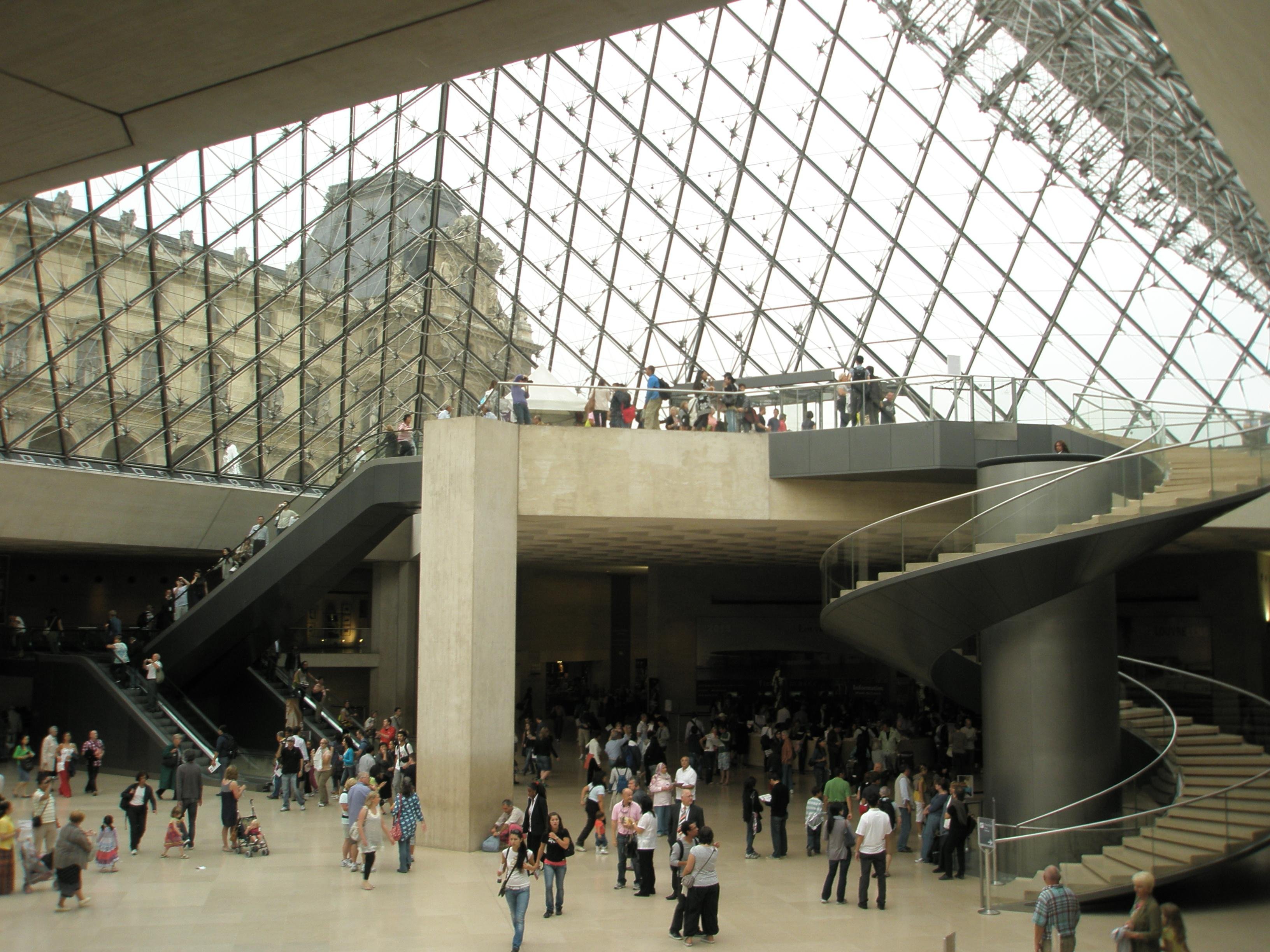Louvre Family Private Tour with Reserved Entry