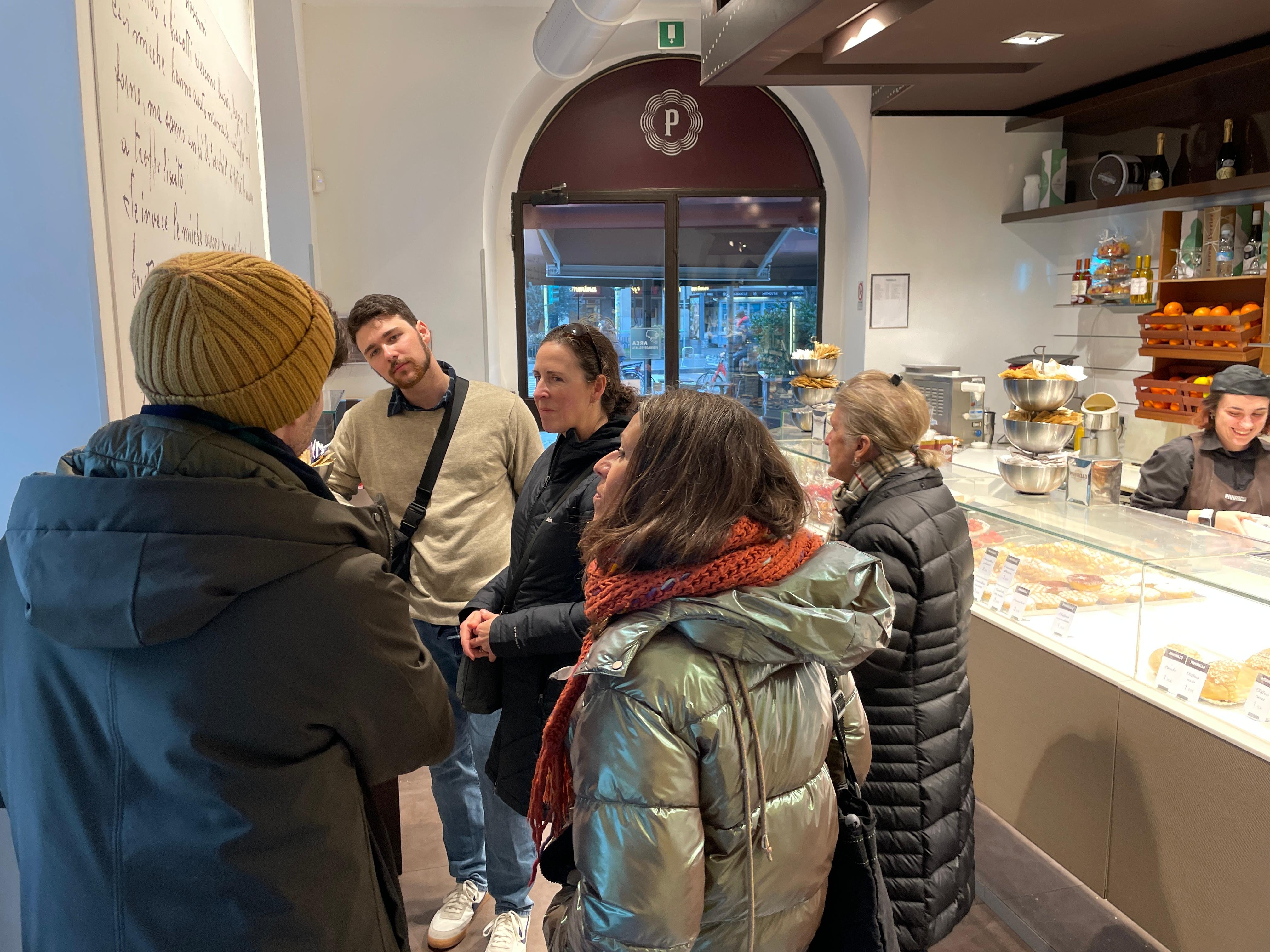 Milan History & Street Food Walk with Wine