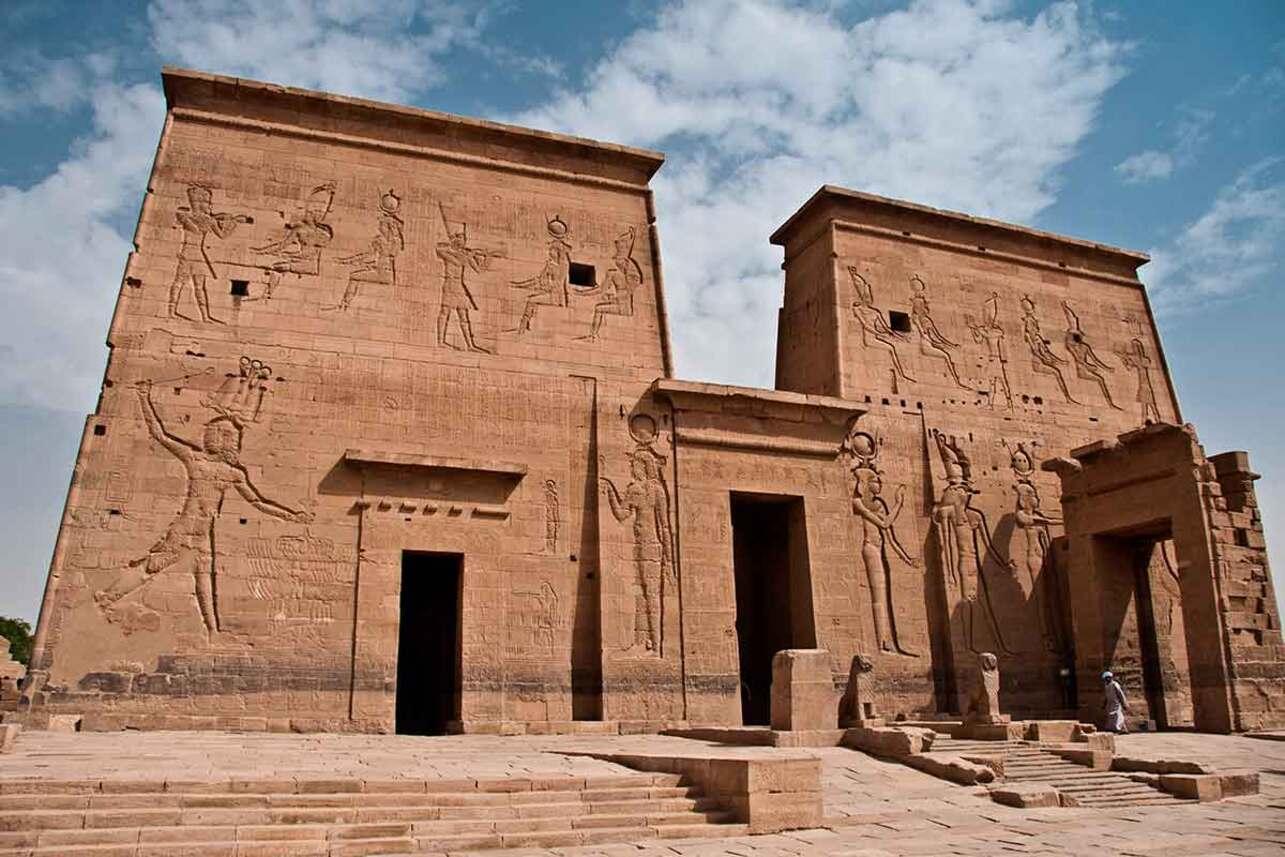 5-Day Private Egyptian Explorer: Pyramids, Nile Cruise & Abu Simbel