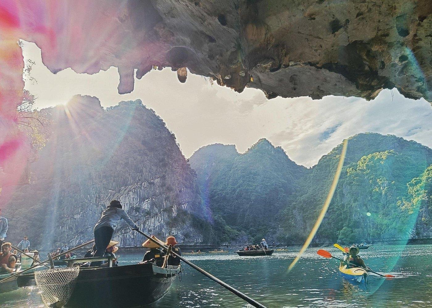 Private Ha Long Bay Luxury Cruise & Cave Tour from Hanoi