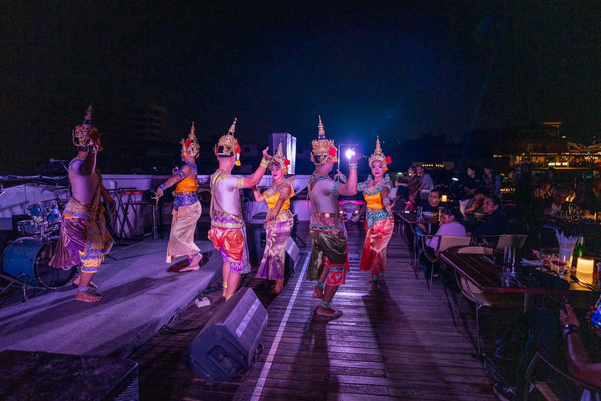 Wonderful Pearl Luxury Dinner Cruise on the Chao Phraya