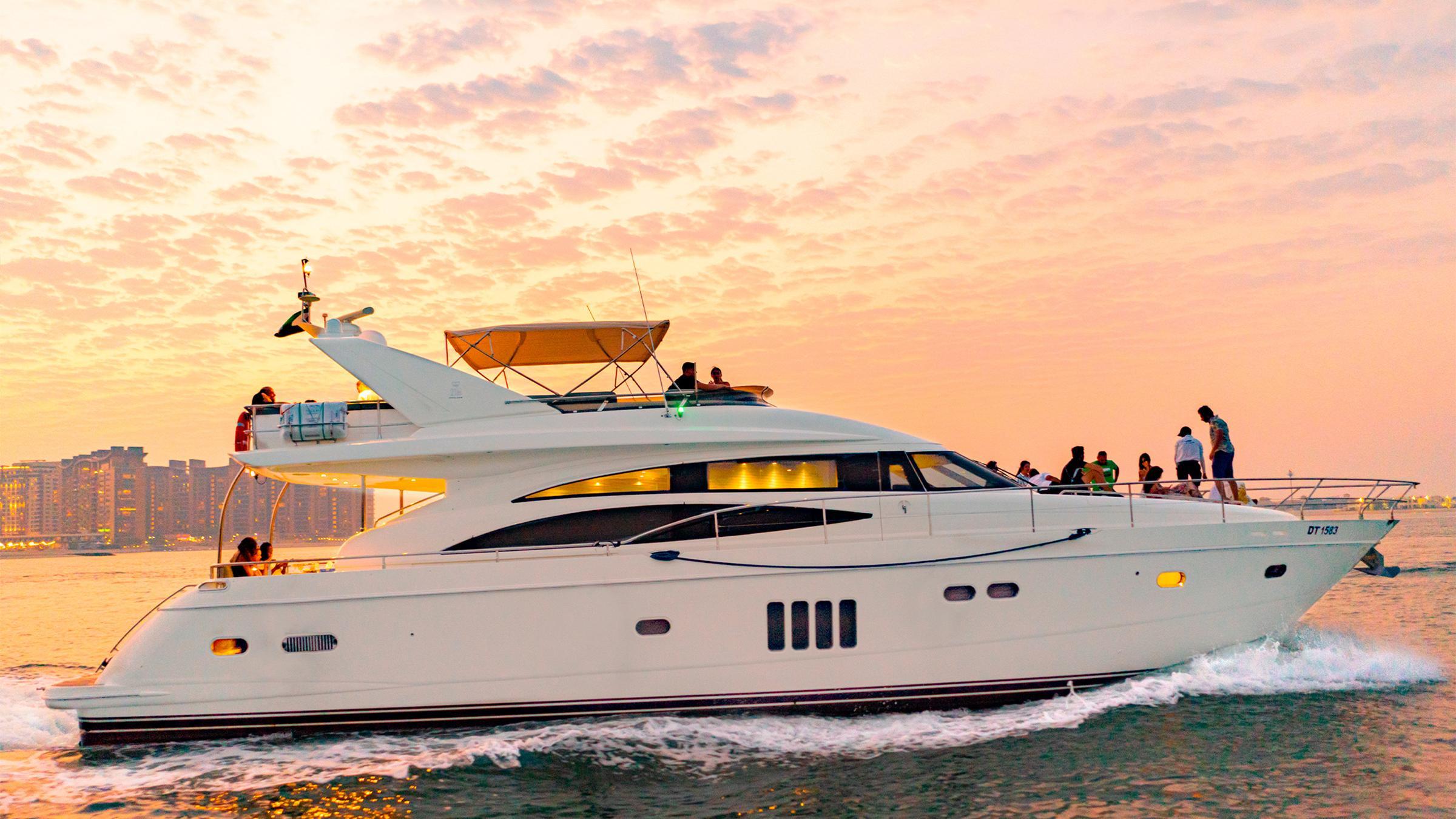Dubai Luxury Yacht Cruise with Optional Live BBQ & Drinks