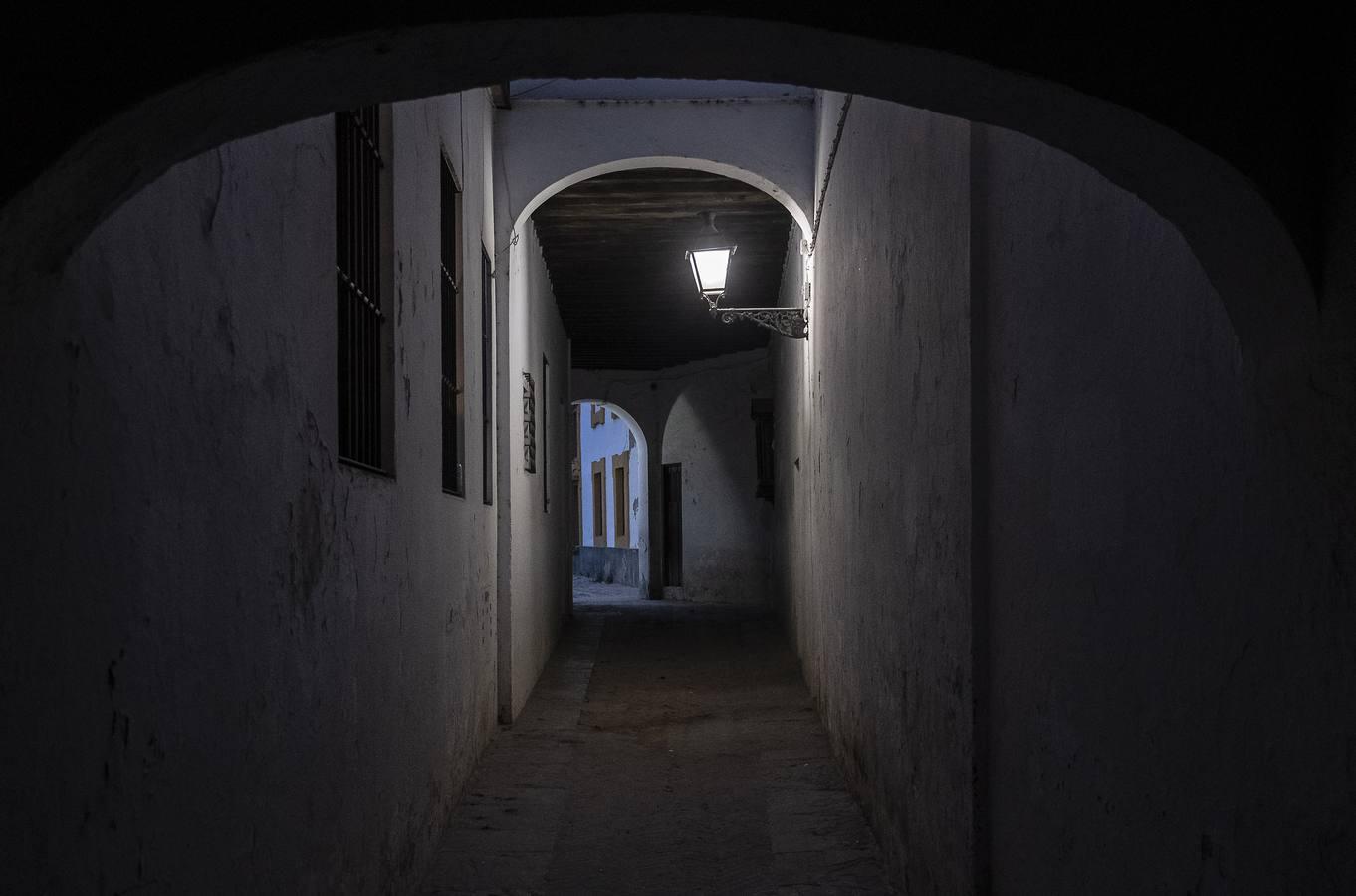 Seville Nocturnal Discovery: Historic Center & Riverside Walk