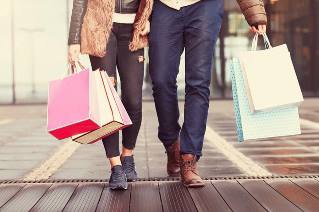 Serravalle Designer Outlet: Private Day Trip from Milan