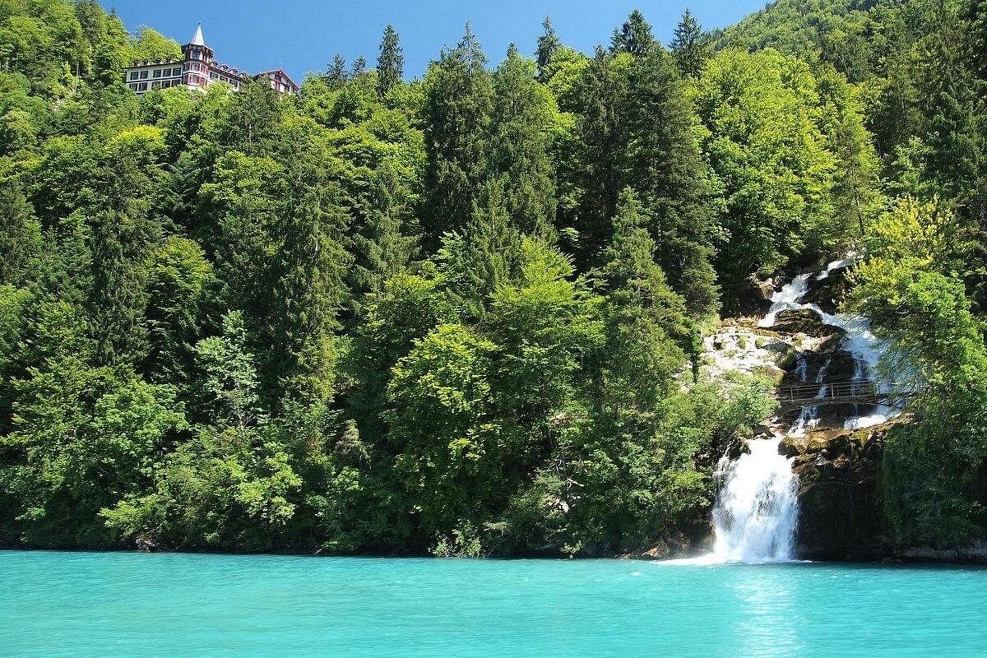 Private Day Trip: Interlaken, Lake Brienz & Giessbach Falls from Basel