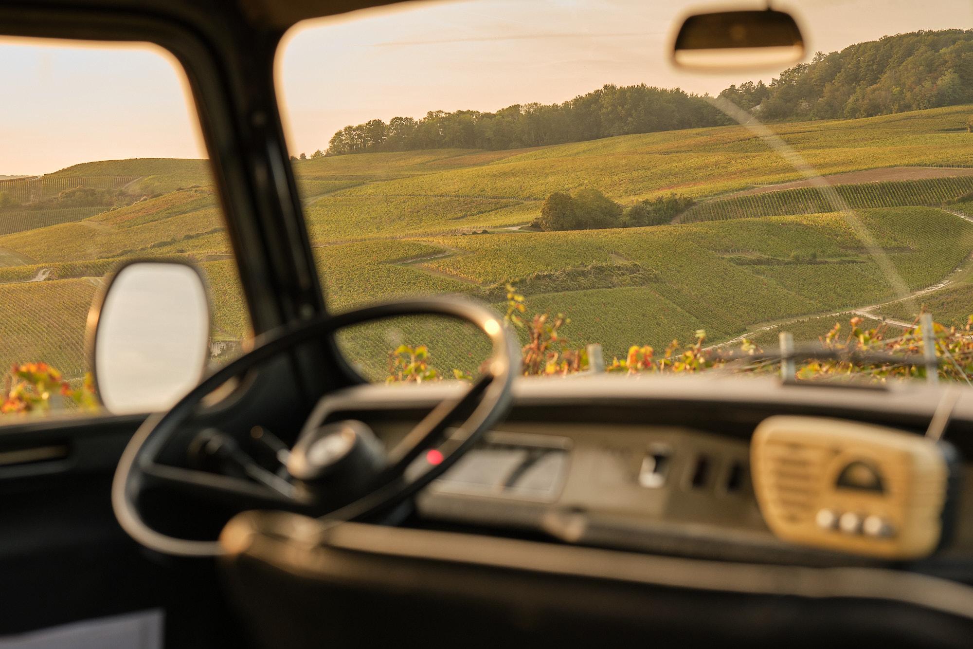 From Epernay : Champagne tasting with a vintage car