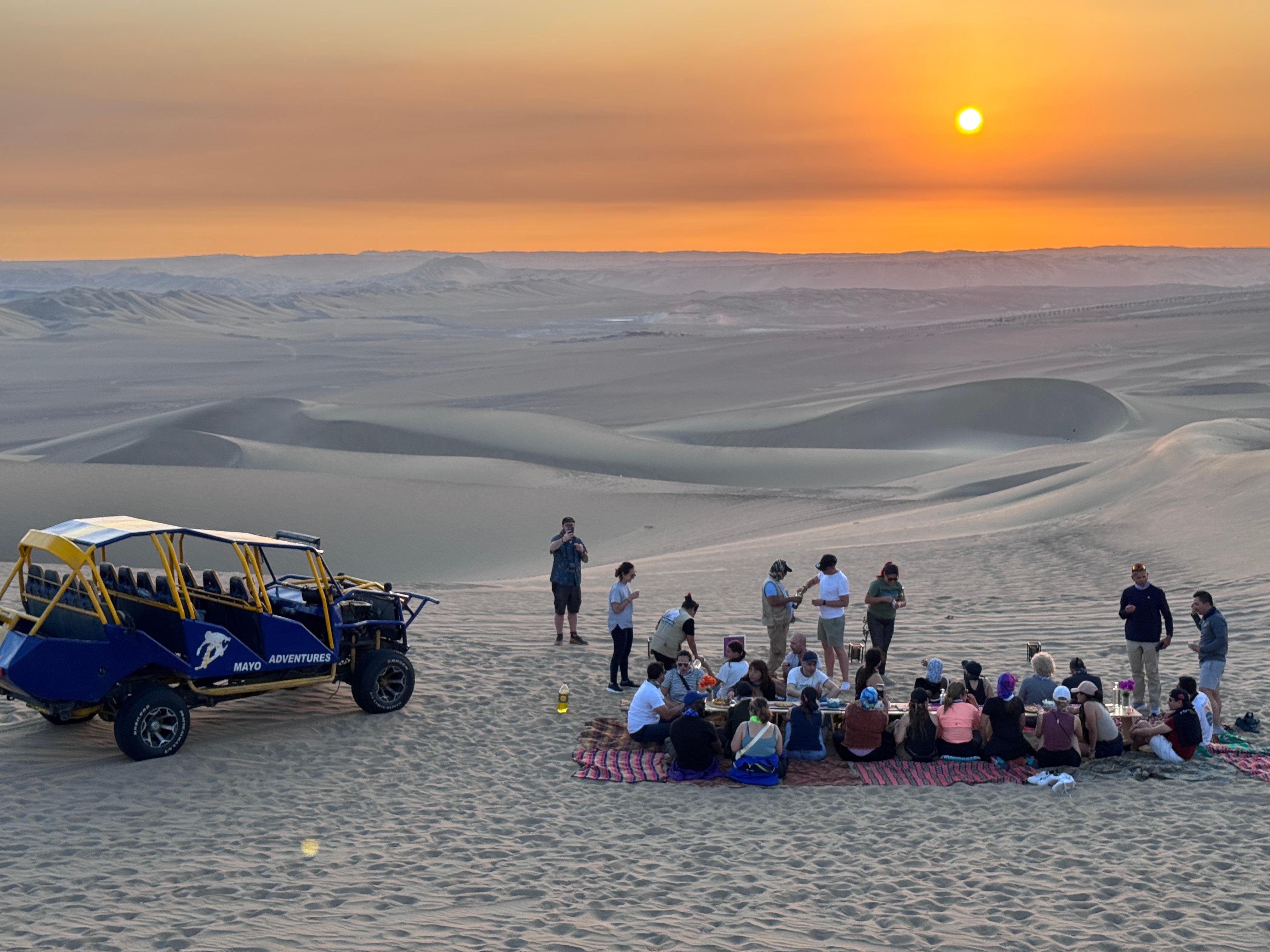 Aventura en Paracas y Huacachina: Islas, Dunas y Puesta de Sol en el Desierto