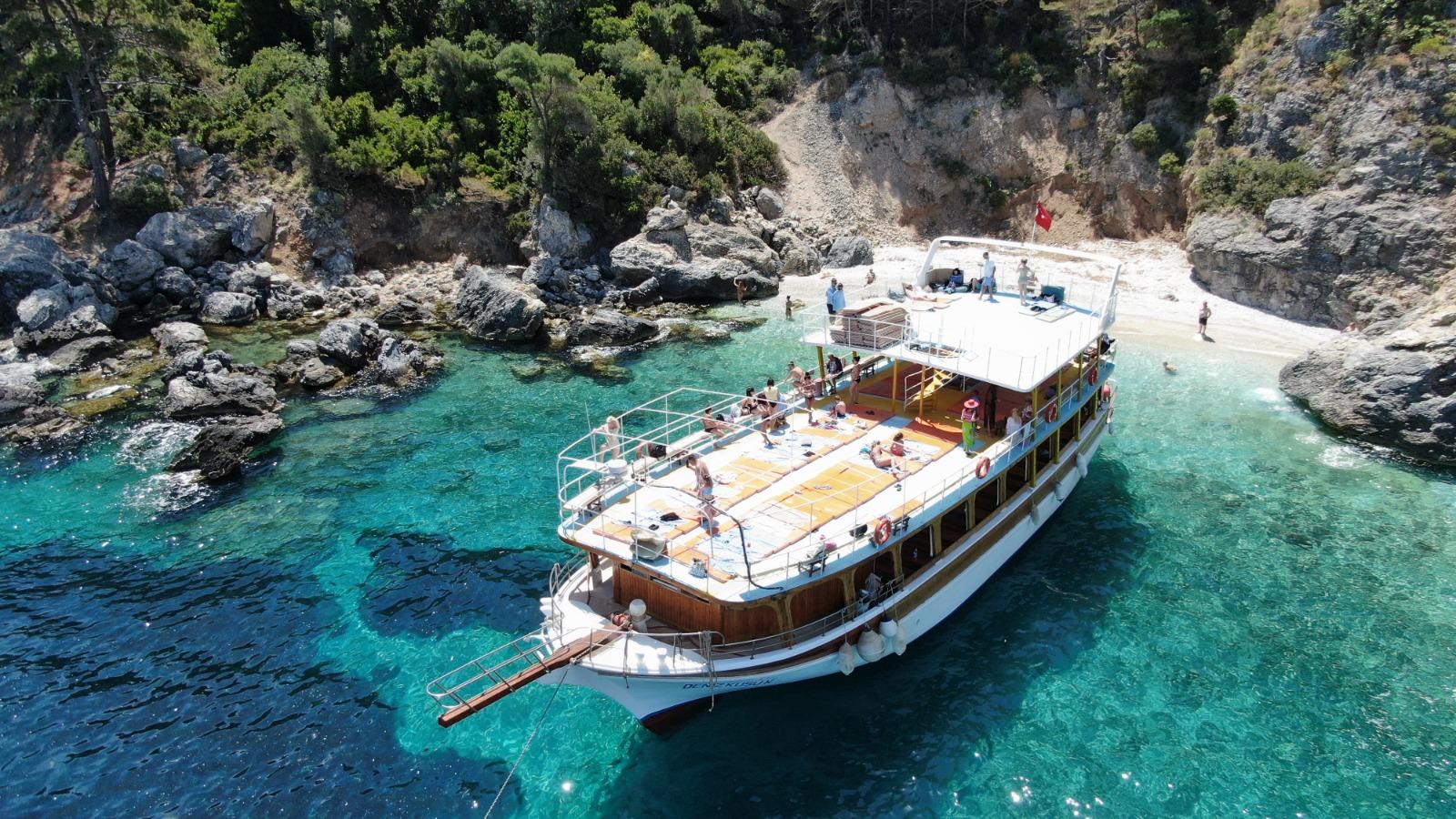 Aegean Sea Gulet Cruise from Kuşadası with Lunch