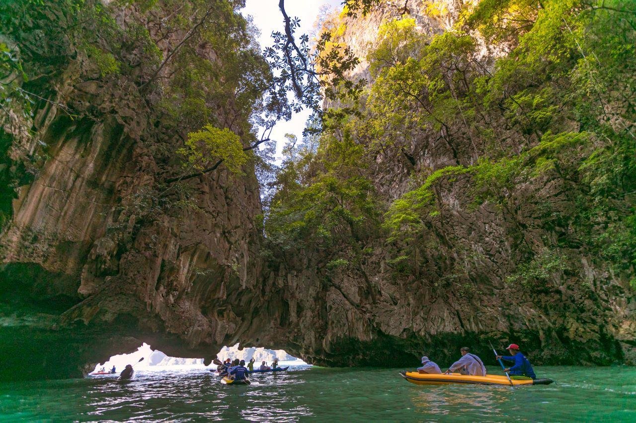 Phuket: Phi Phi, Maya, and James Bond Island Day Cruise