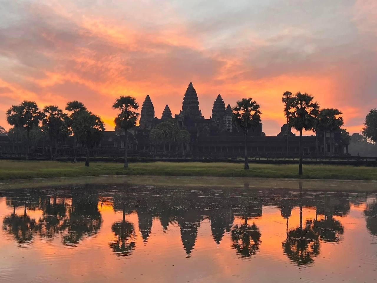Siem Reap: Private Angkor Wat Sunrise & Temple Explorer