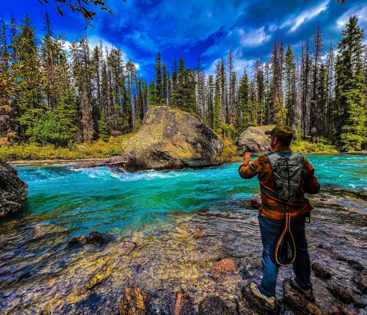 Banff: Hot Springs, Bow Falls and Three Lakes Tour