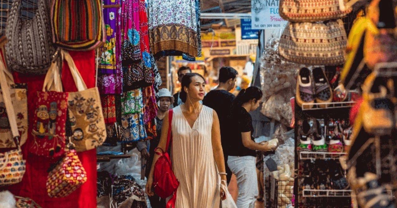 Delhi Personal Shopping Tour with Local Female Expert