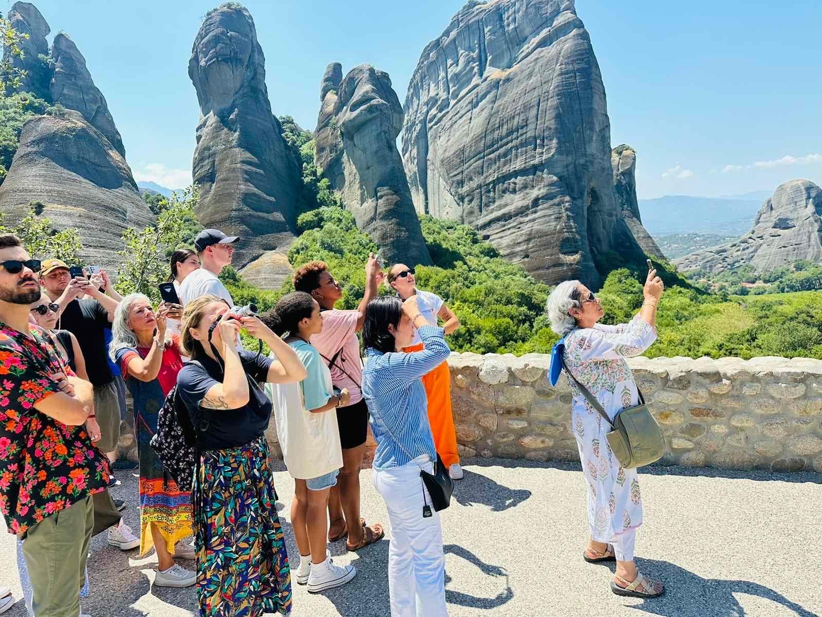 Athens to Meteora: Full-Day Monastery & Caves Tour with Lunch