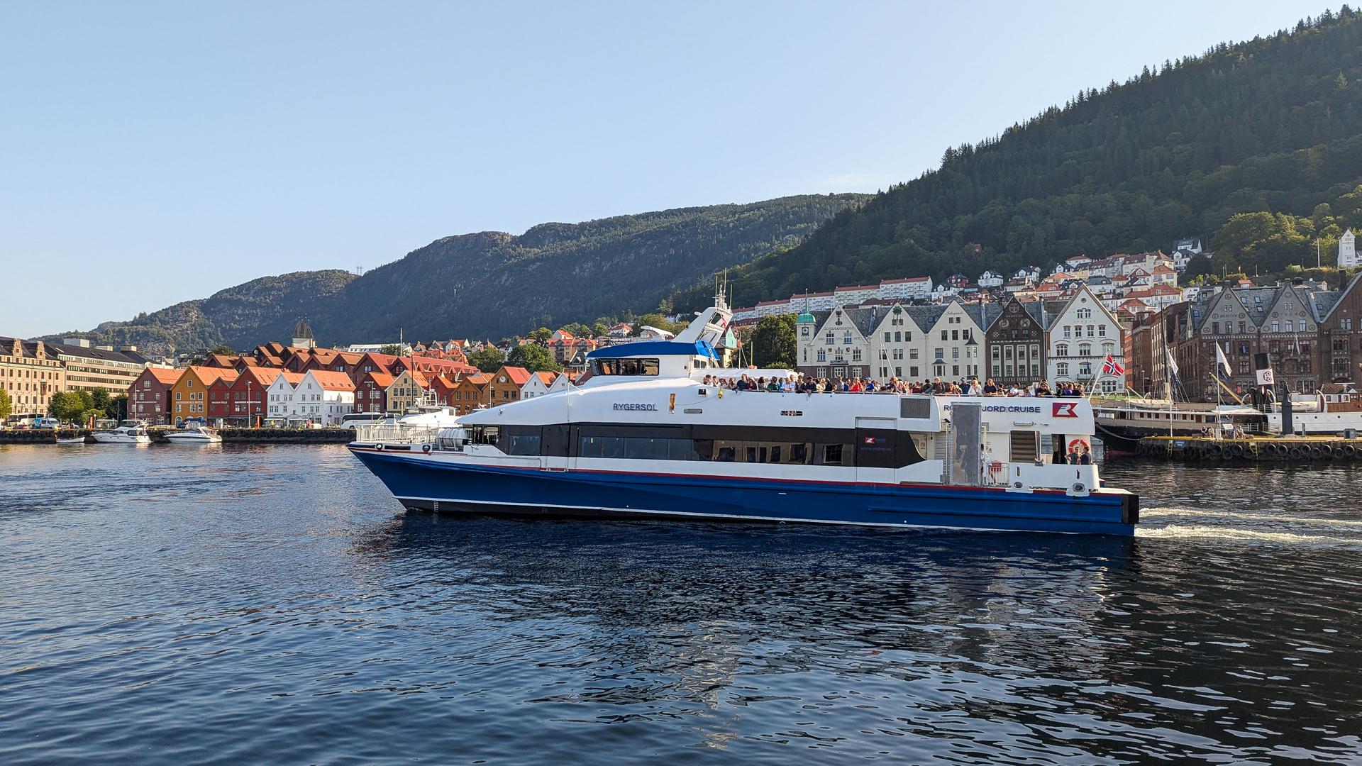 Mostraumen fjord cruise from Bergen — Osterfjord and the Mostraumen strait — image 1