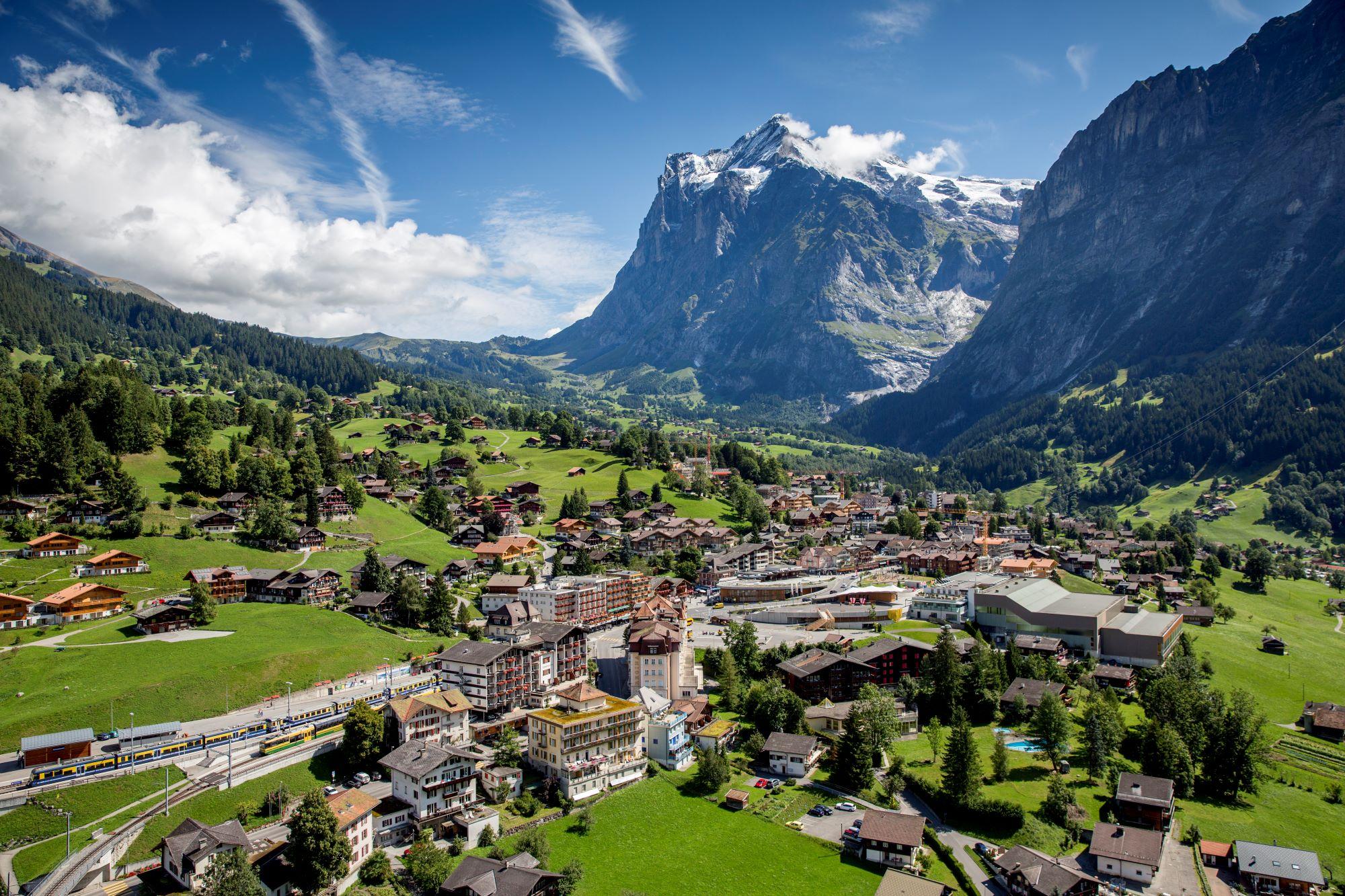 Glass-Roof Bus Tour to Grindelwald, Lauterbrunnen & Interlaken