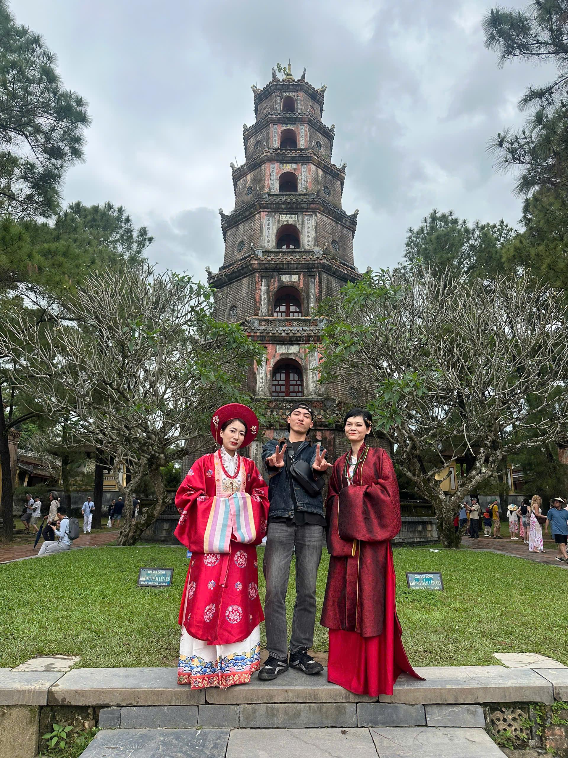 Hue Imperial City & Royal Tombs Discovery