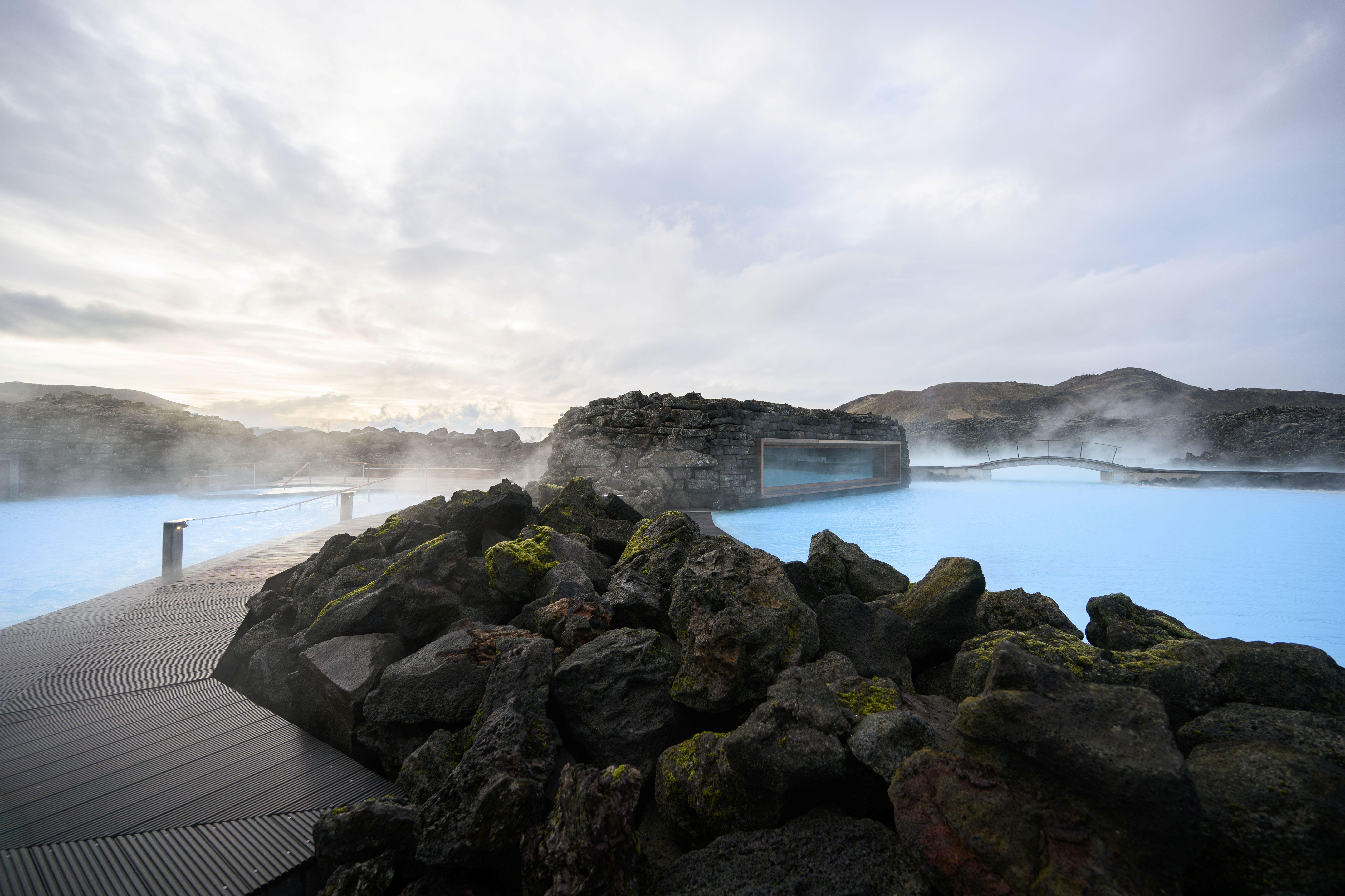 Blue Lagoon geothermal spa with the silica mud mask, Grindavik Iceland — photo 7