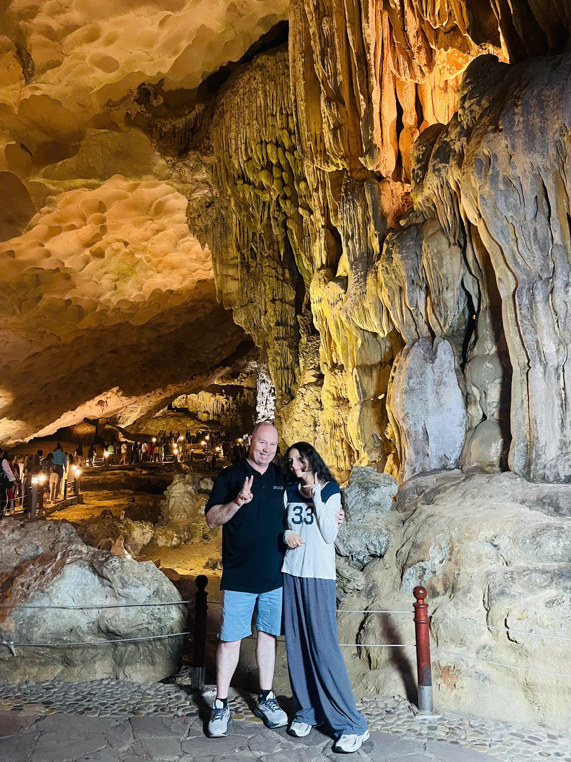 Luxury Ha Long Bay Day Cruise with Buffet & Kayaking