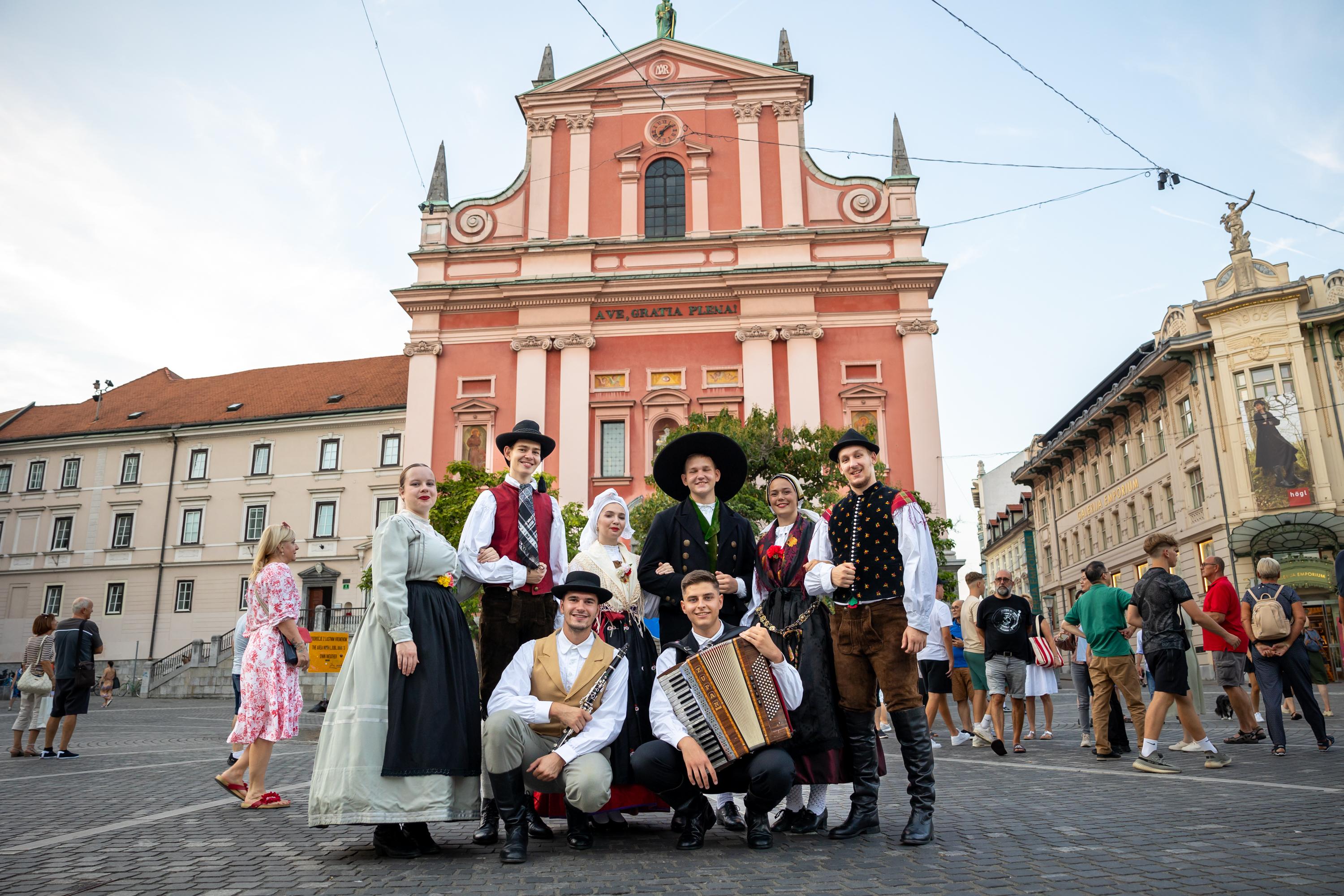 Traditional Slovenian Evening with Dinner and Folk Performance