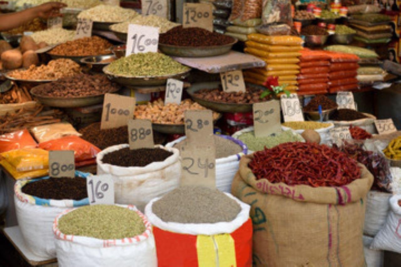 Delhi Personal Shopping Tour with Local Female Expert