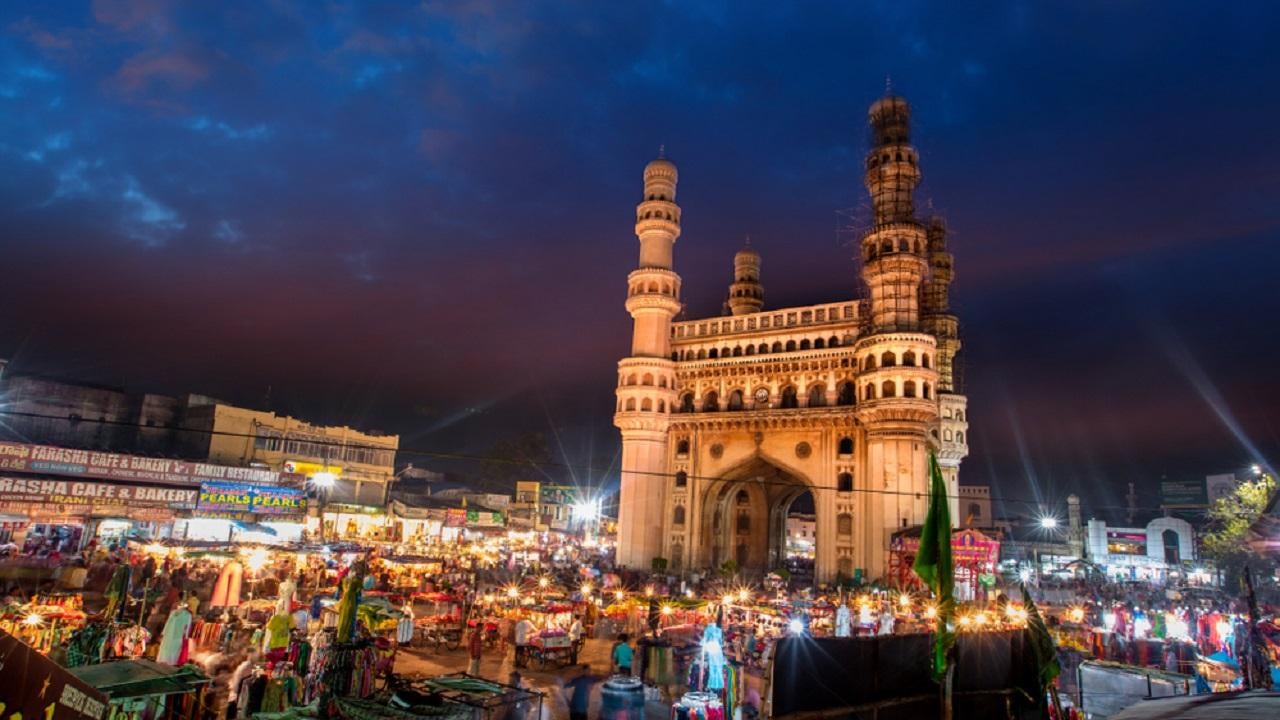 Hyderabad Twilight Walk & Hussain Sagar Lake Boat Cruise