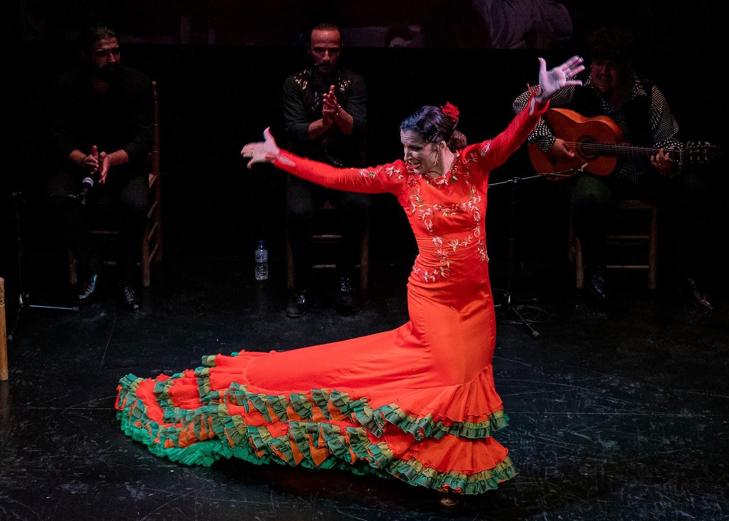 Seville Full-Day Highlights: Alcázar, Cathedral & Flamenco