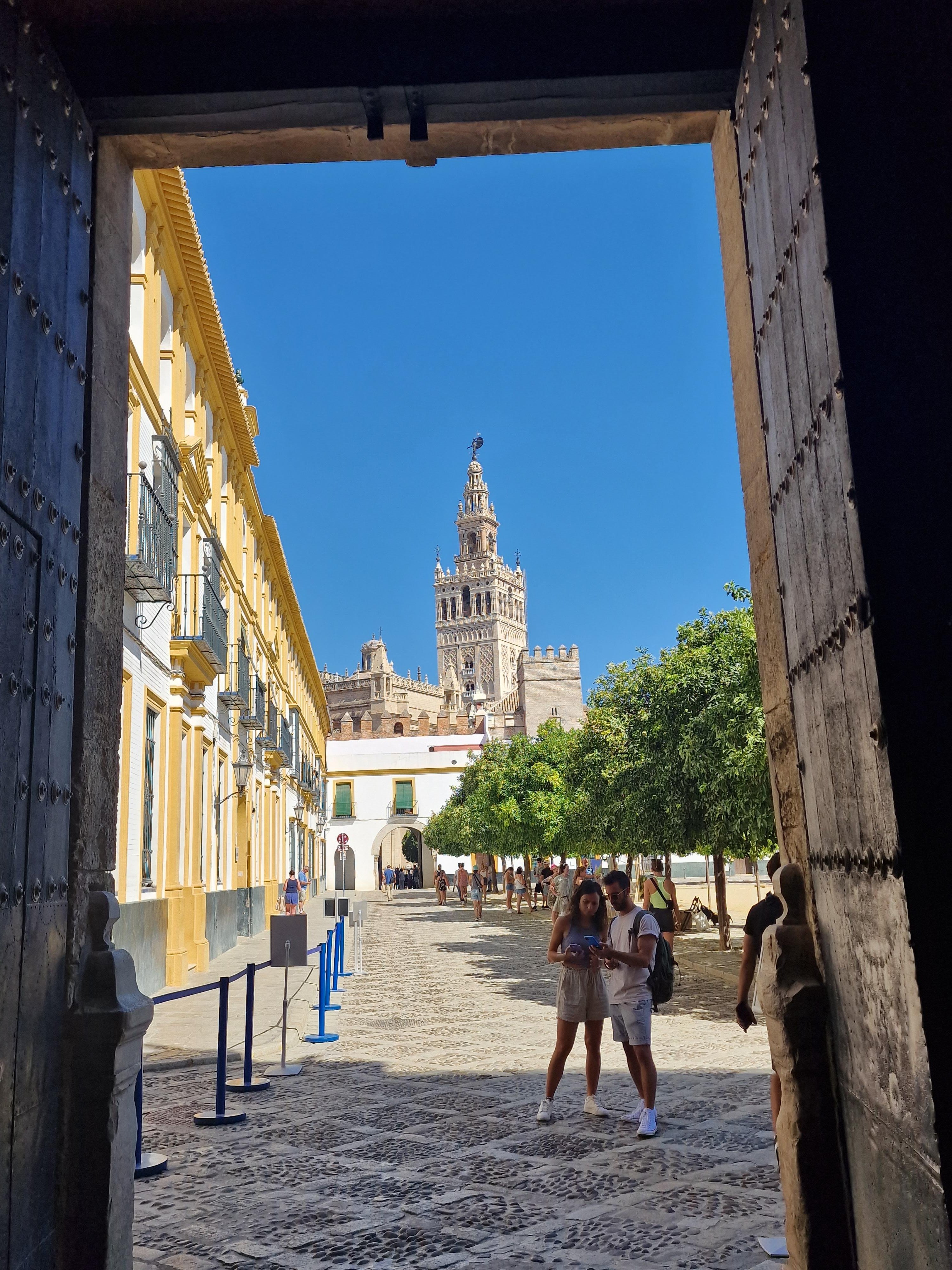 Seville: Guided Alcázar and Cathedral Tour