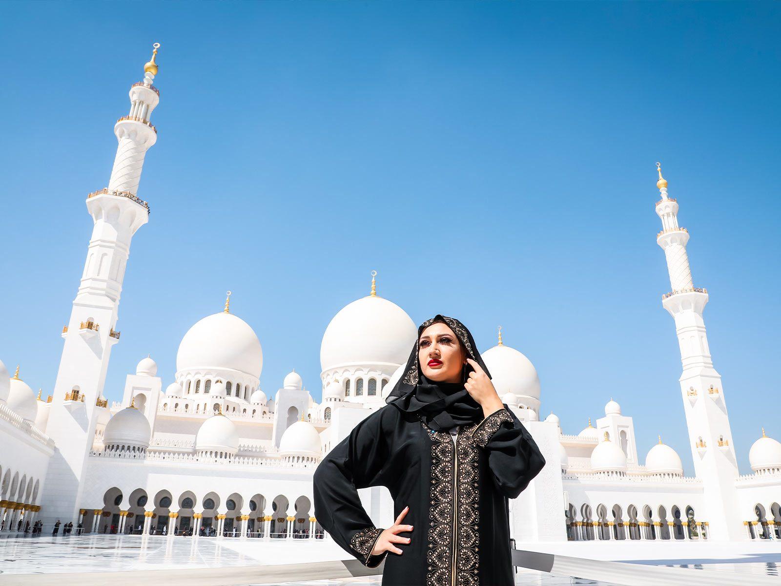 Abu Dhabi Day Trip from Dubai: Grand Mosque & Choice of Theme Park or Louvre