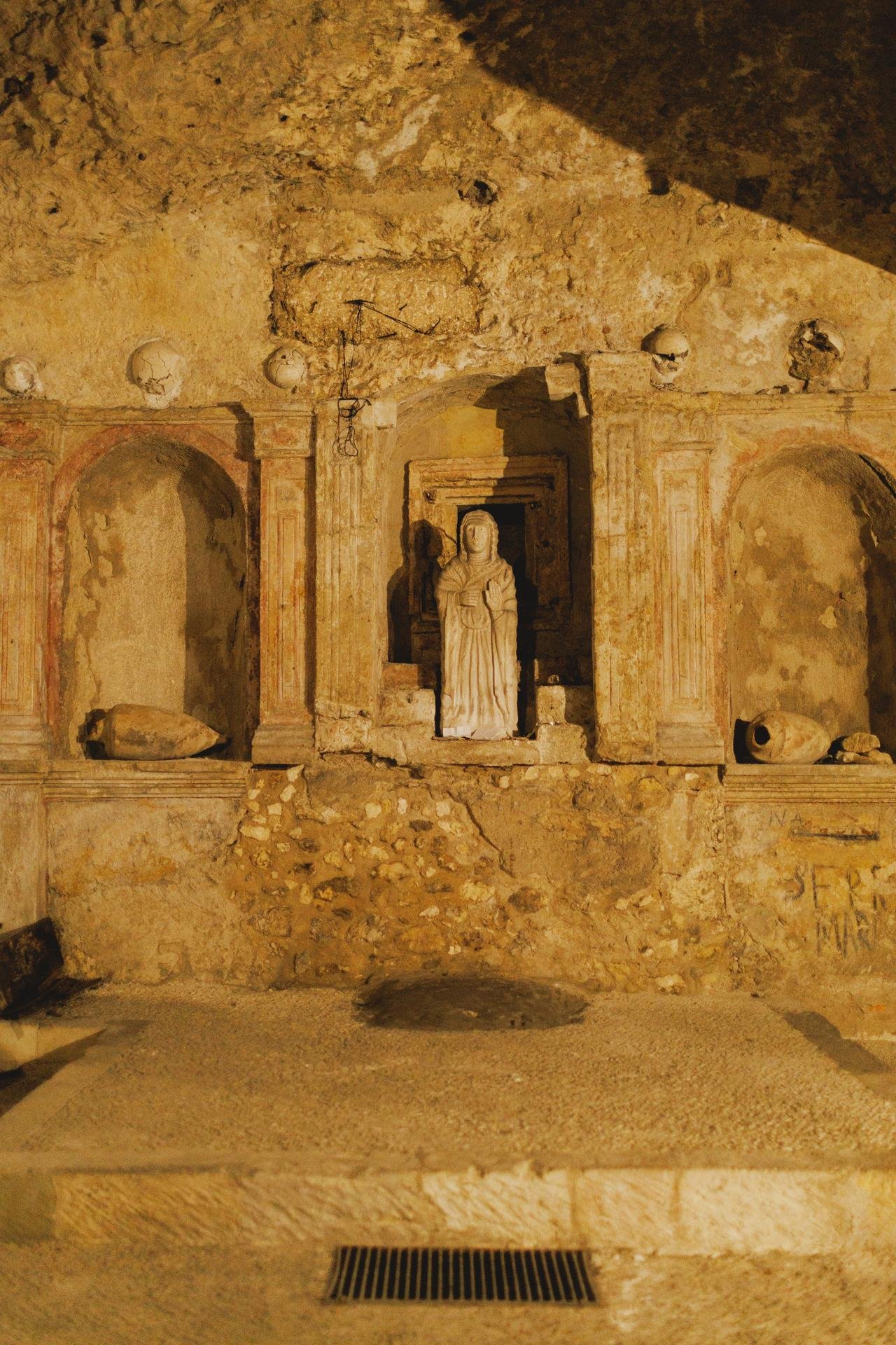 Underground Cagliari: Crypts & Ancient Mysteries Tour