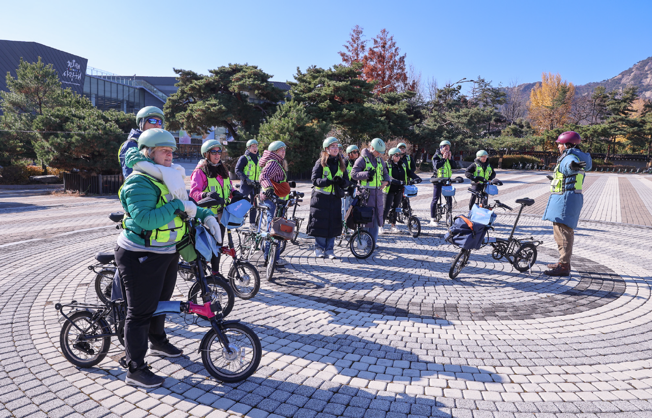 Seoul e-bike tour along the Han River cycle paths — image 36