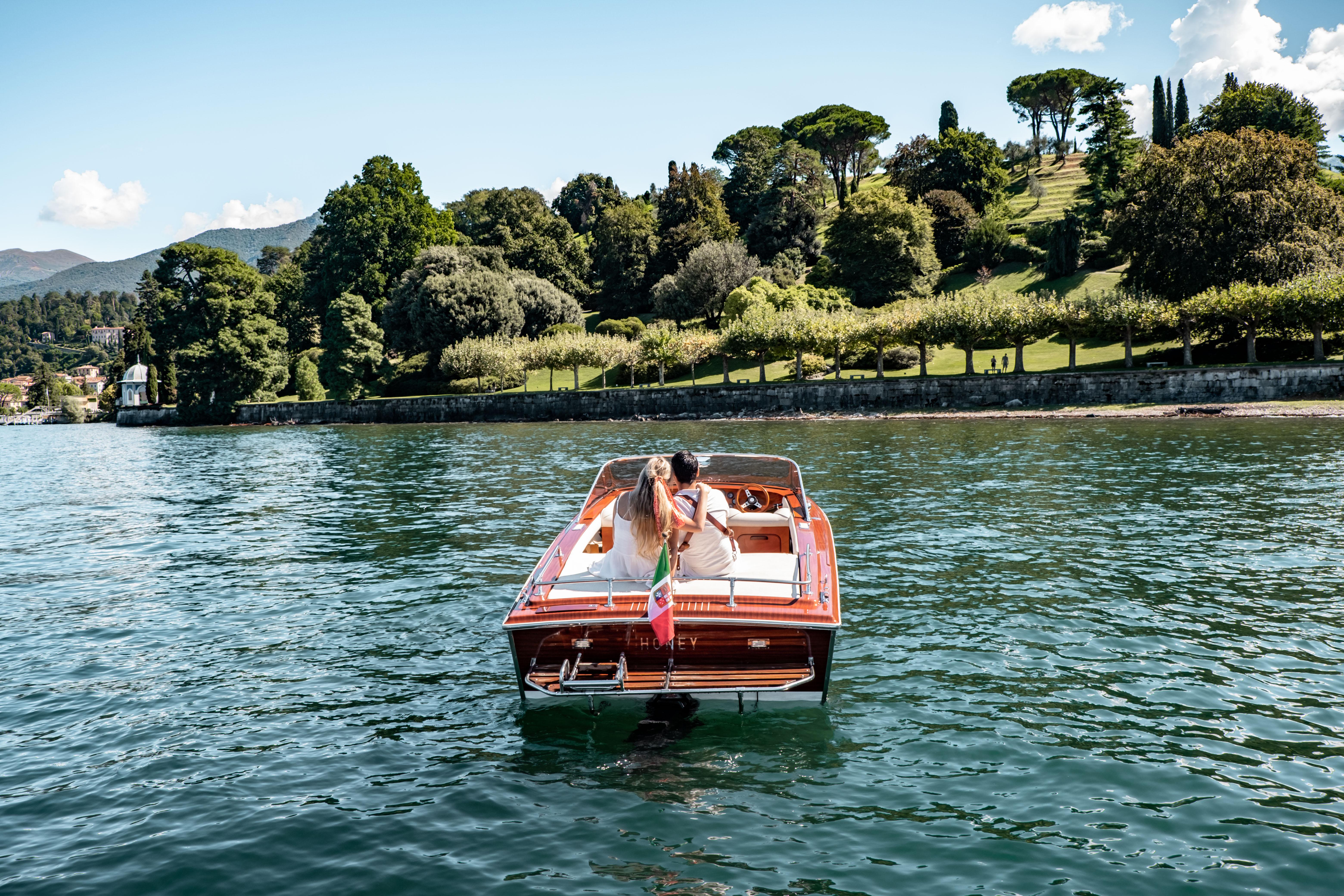 Private Classic Wooden Speedboat Tour on Lake Como