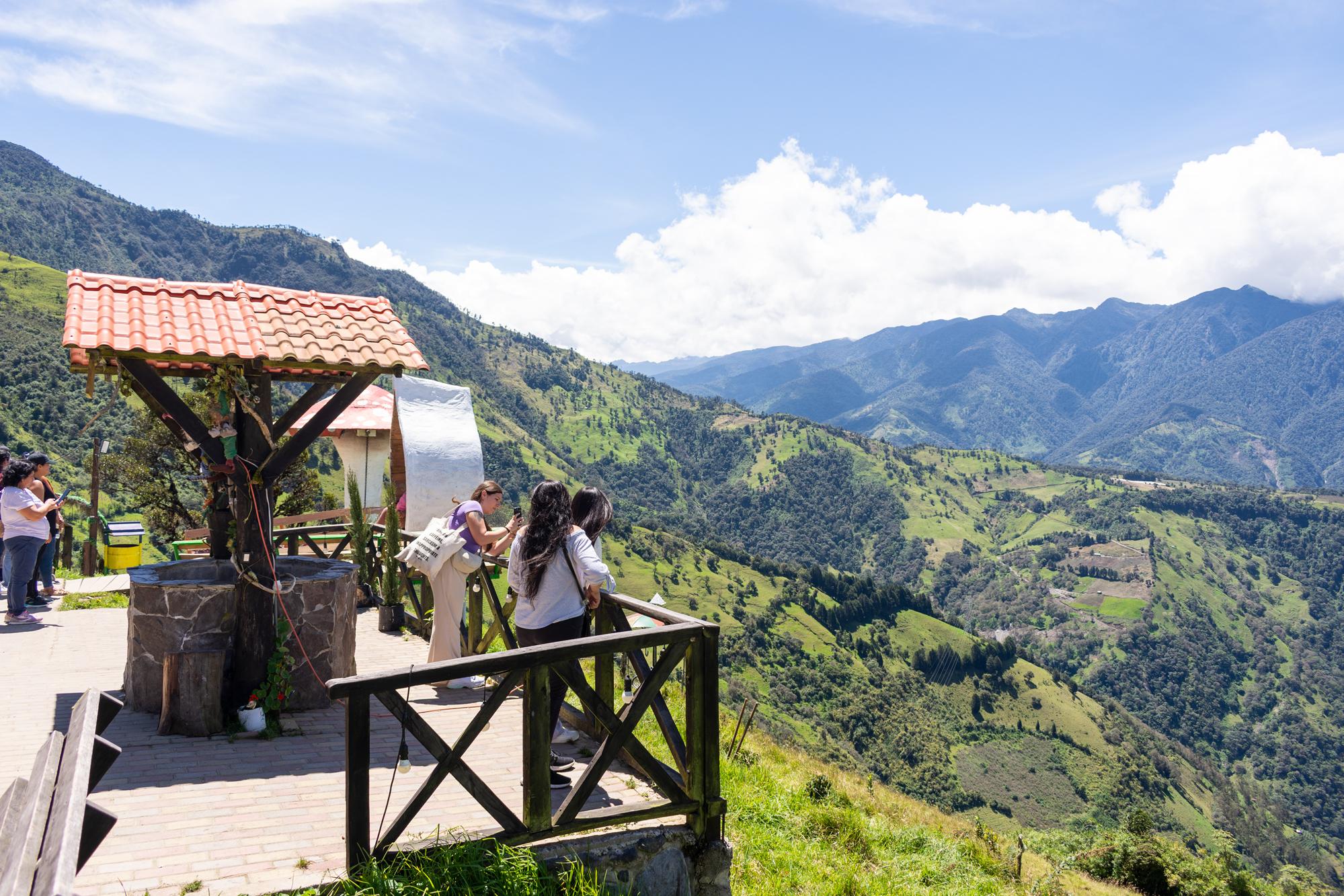 Quito to Baños & Pailón del Diablo Waterfall Full-Day Tour