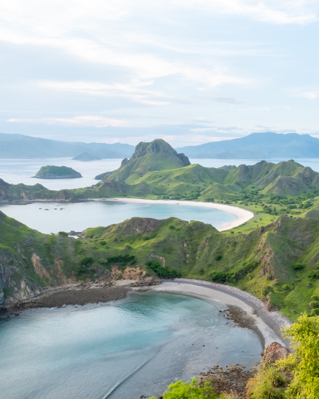 Komodo 6-Island Private Yacht Day Trip with Manta Ray Snorkeling