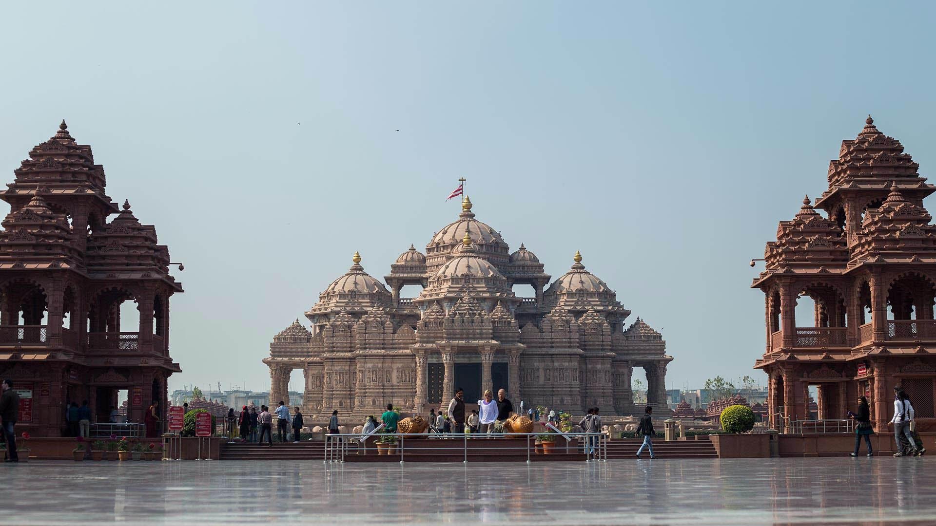 Delhi City Highlights and Akshardham Temple Experience